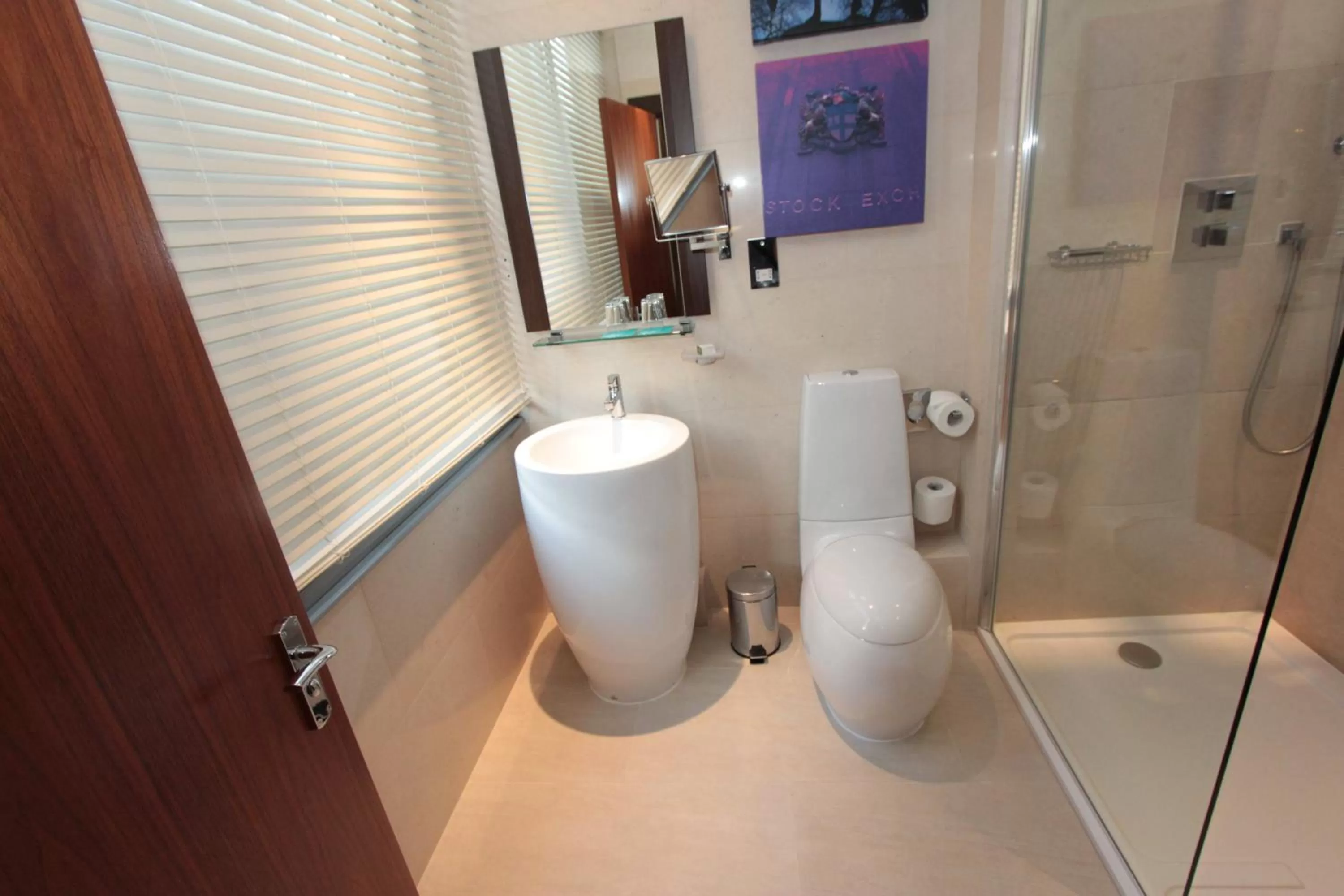 Bathroom in Hotel Indigo London Tower Hill by IHG