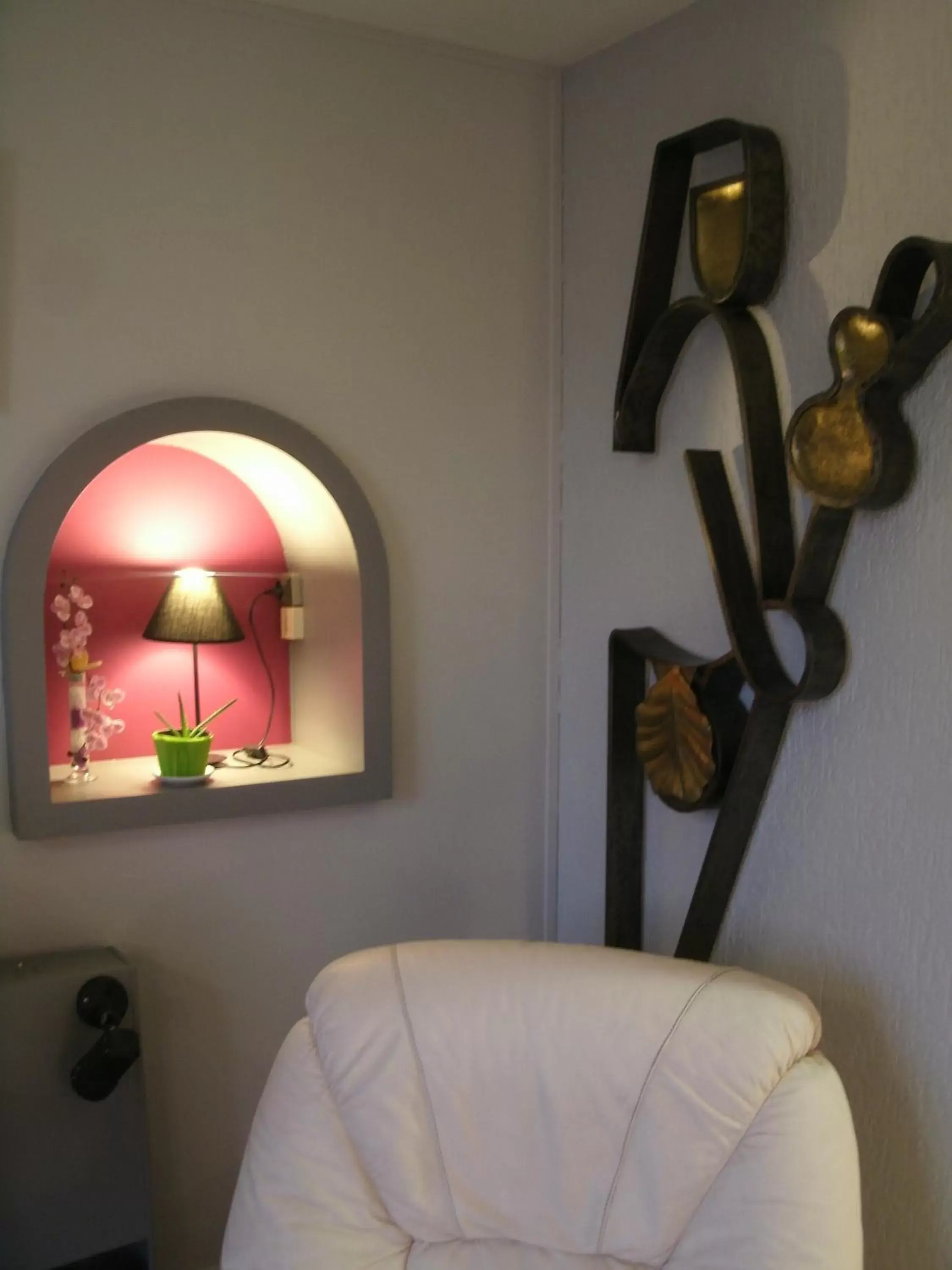 Decorative detail, Seating Area in Cit'Hotel Saint Jacques