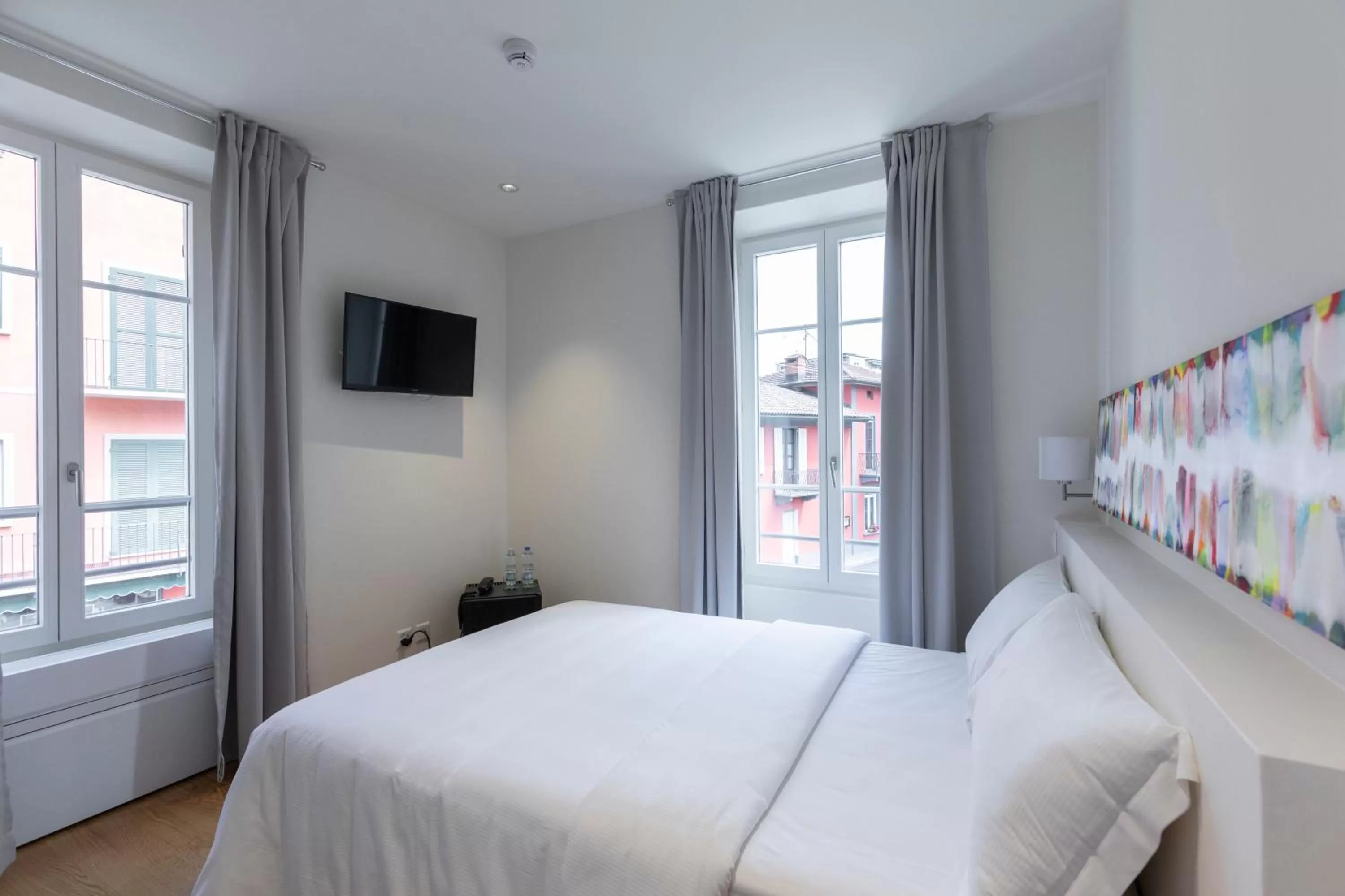 Small Double Room with Street View in Lac Hotel