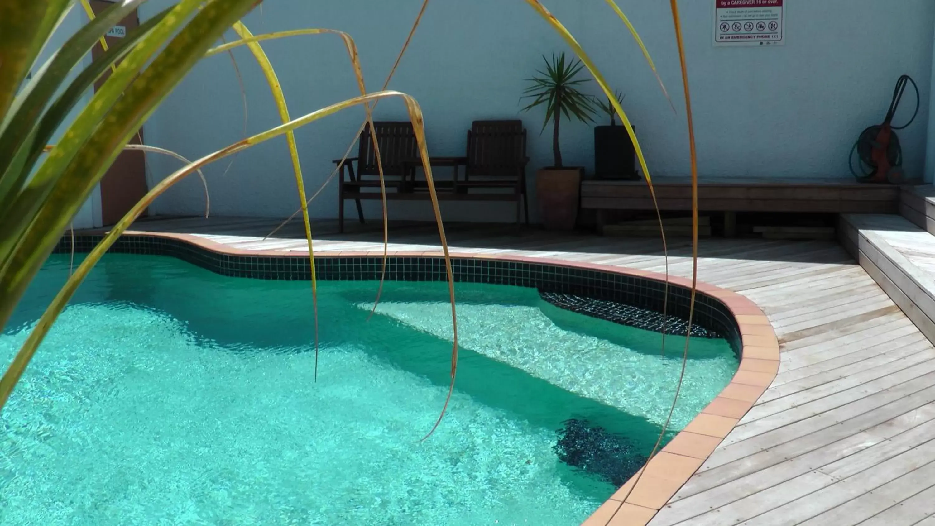 Swimming Pool in Manukau Motor Lodge