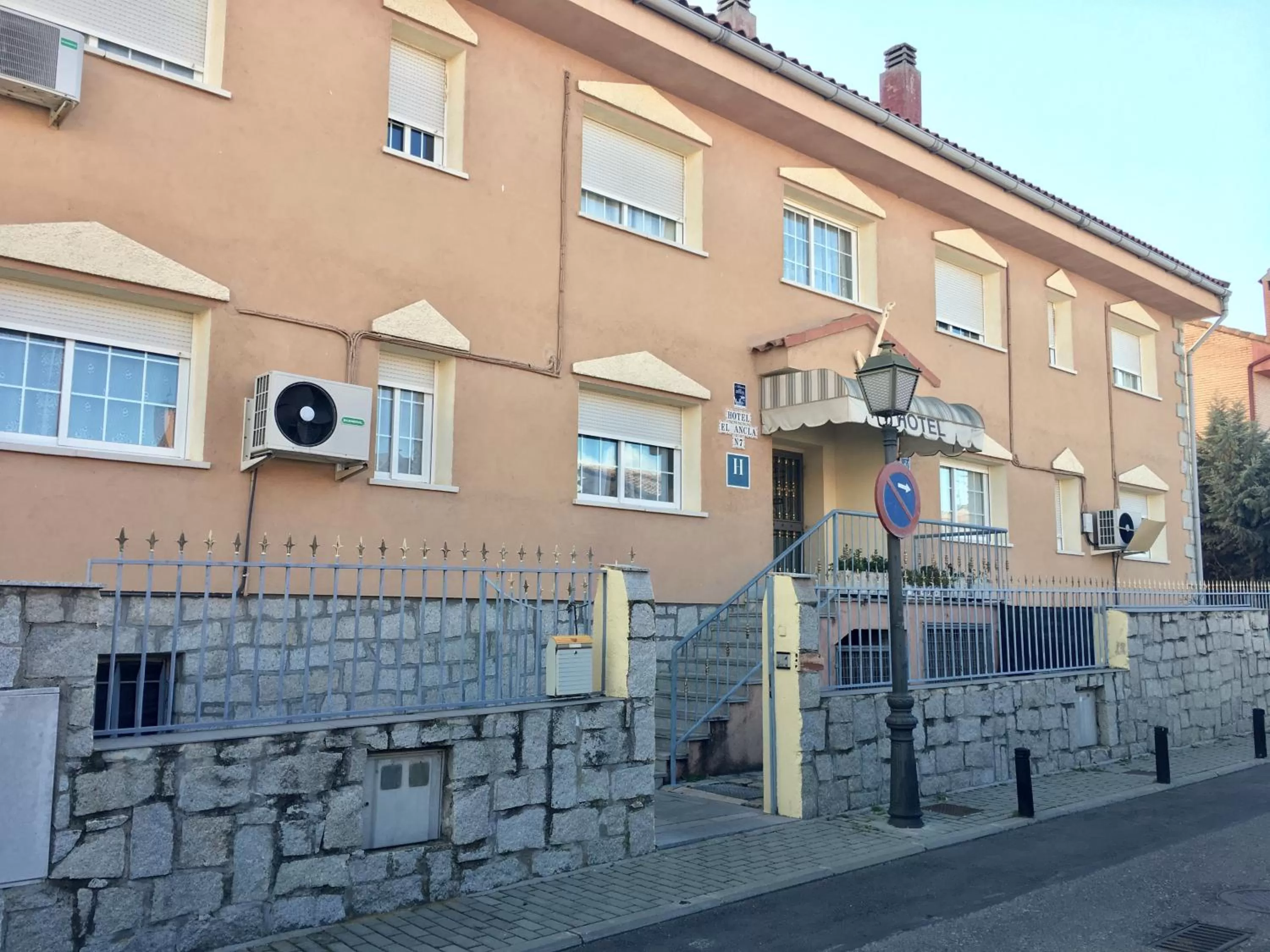 Facade/entrance in Hotel El Ancla
