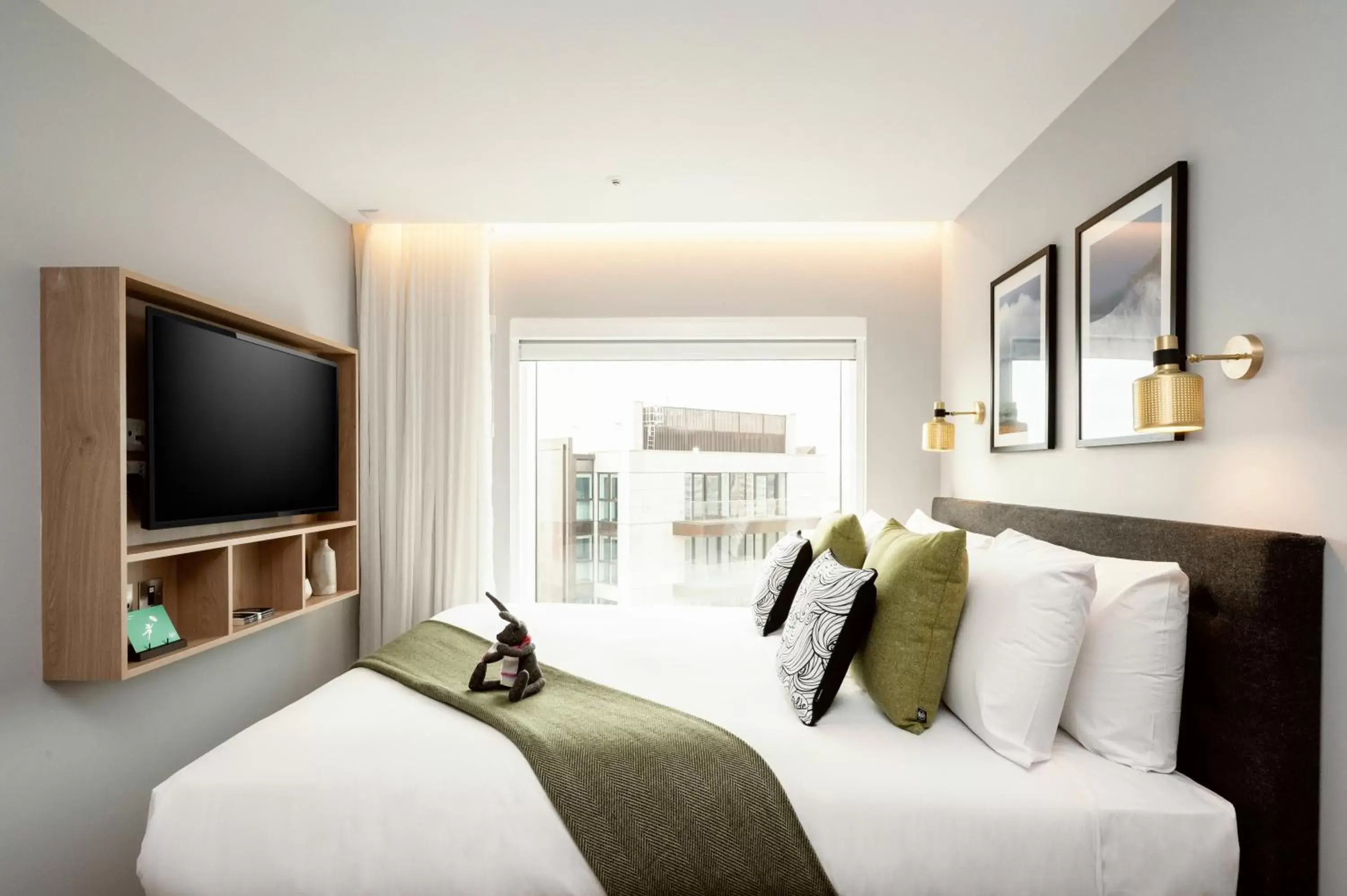 Bedroom, TV/Entertainment Center in Wilde Aparthotels by Staycity London Paddington