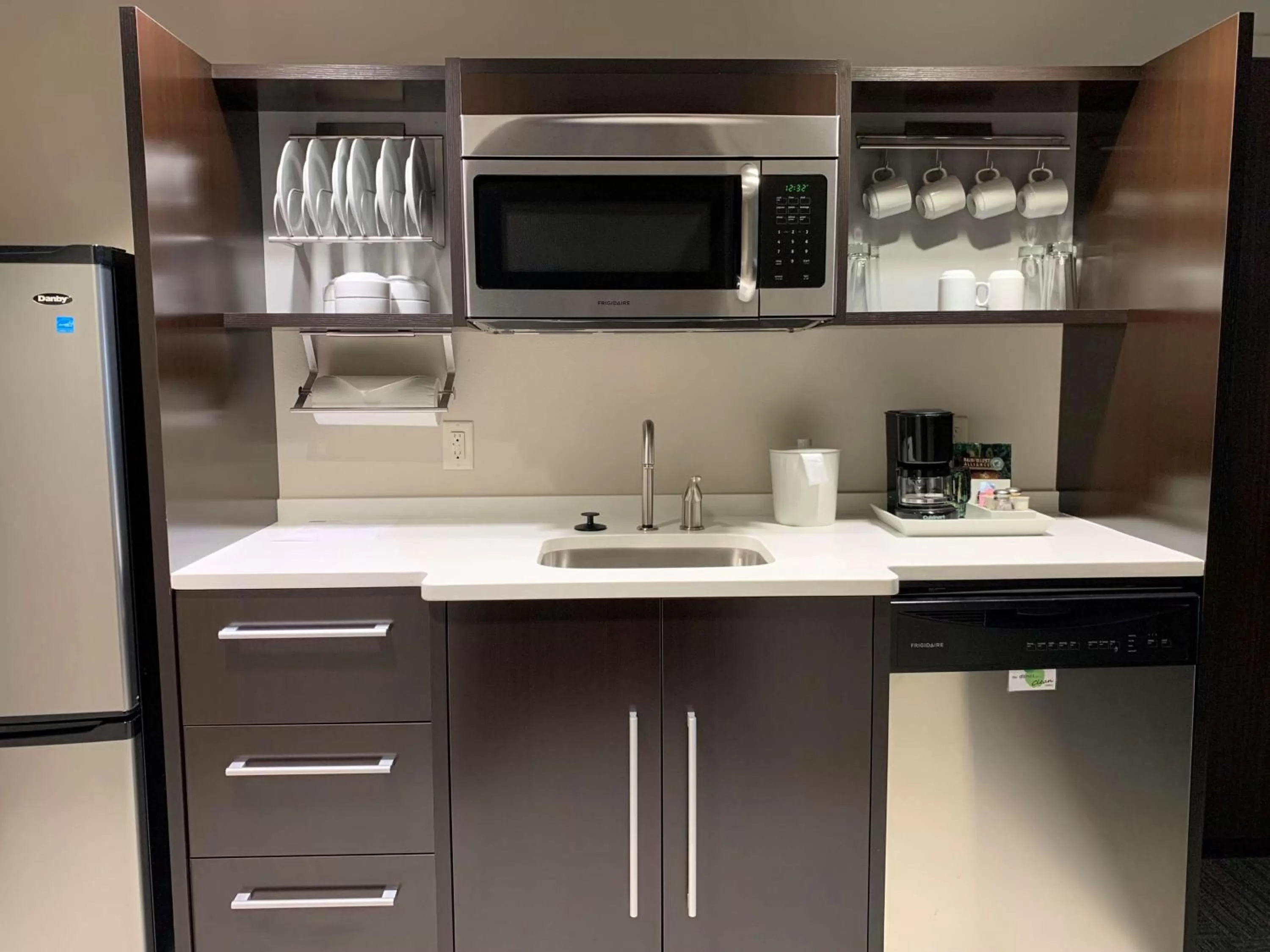 Kitchen or kitchenette in Home2 Suites by Hilton Fort Smith