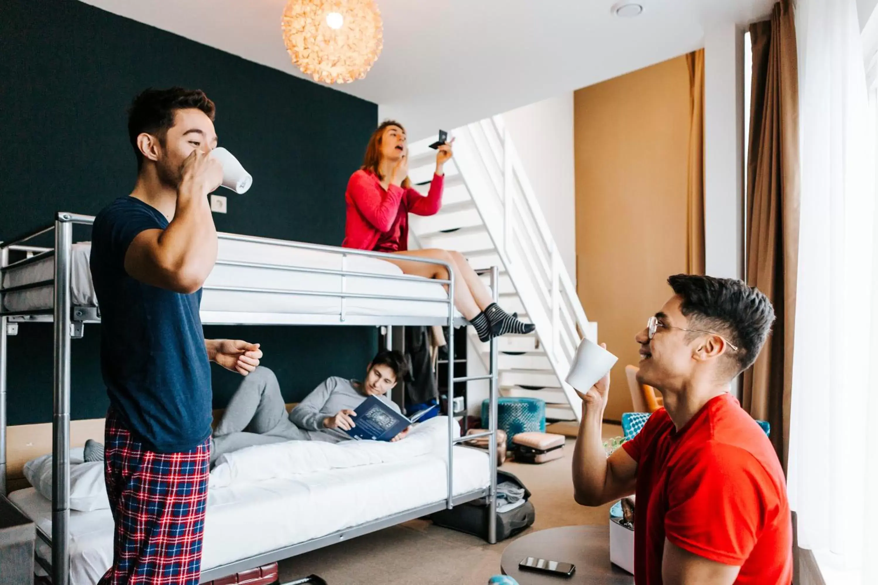 People, Bed in The Hague Teleport Hotel People, Bed in The Hague Teleport Hotel