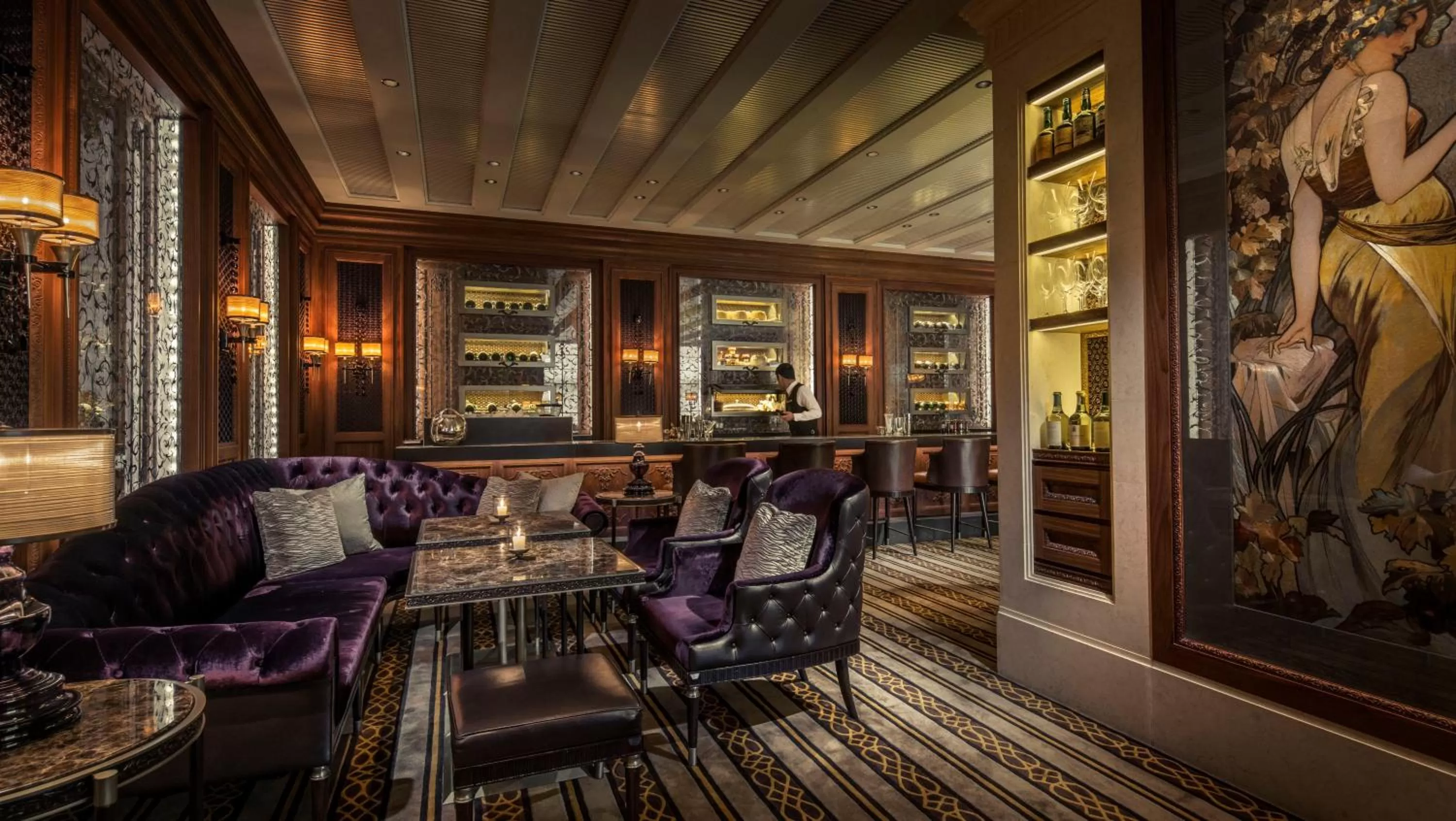 Lounge or bar in Four Seasons Hotel Hong Kong