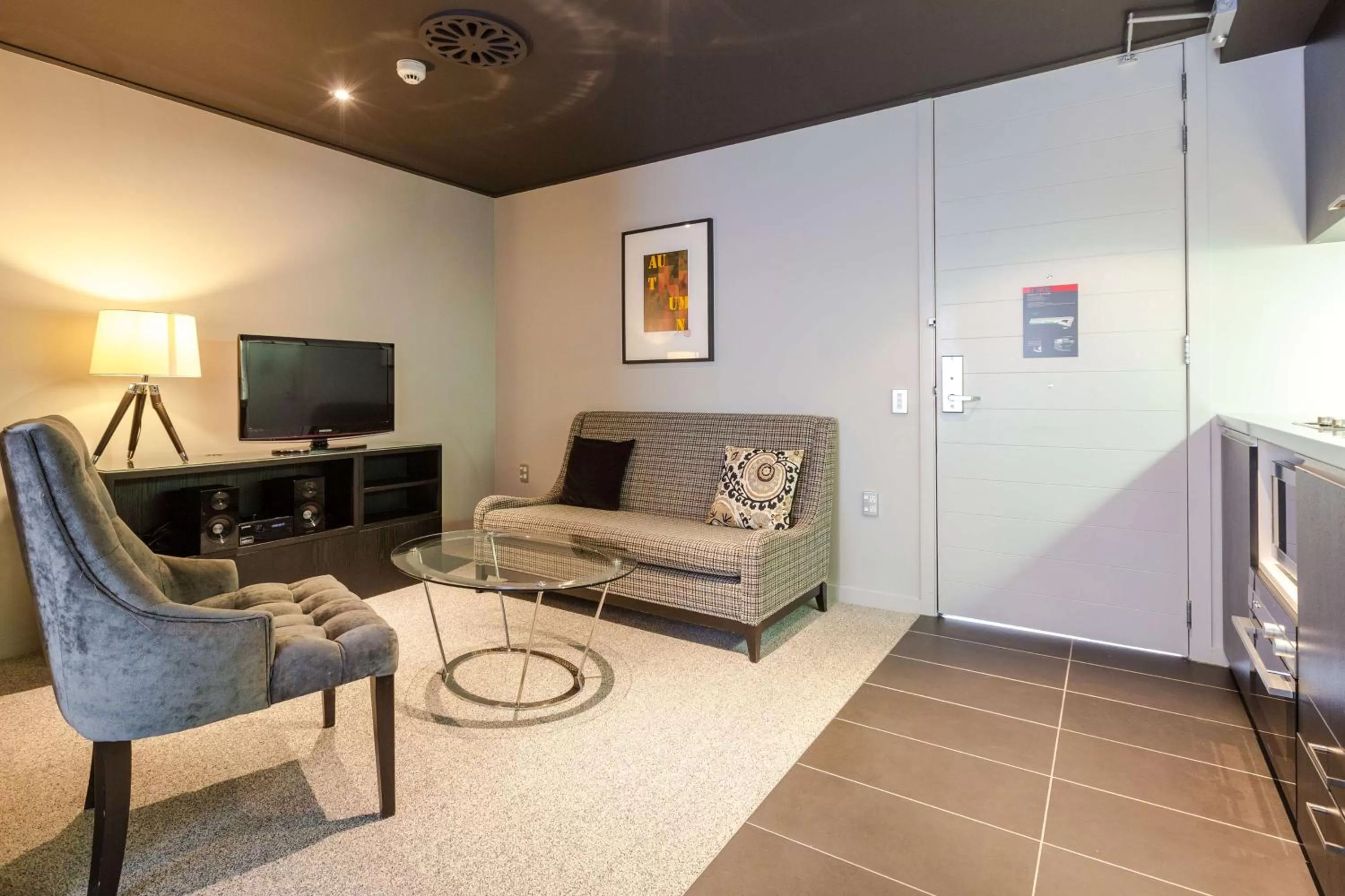 Living room in DoubleTree by Hilton Queenstown