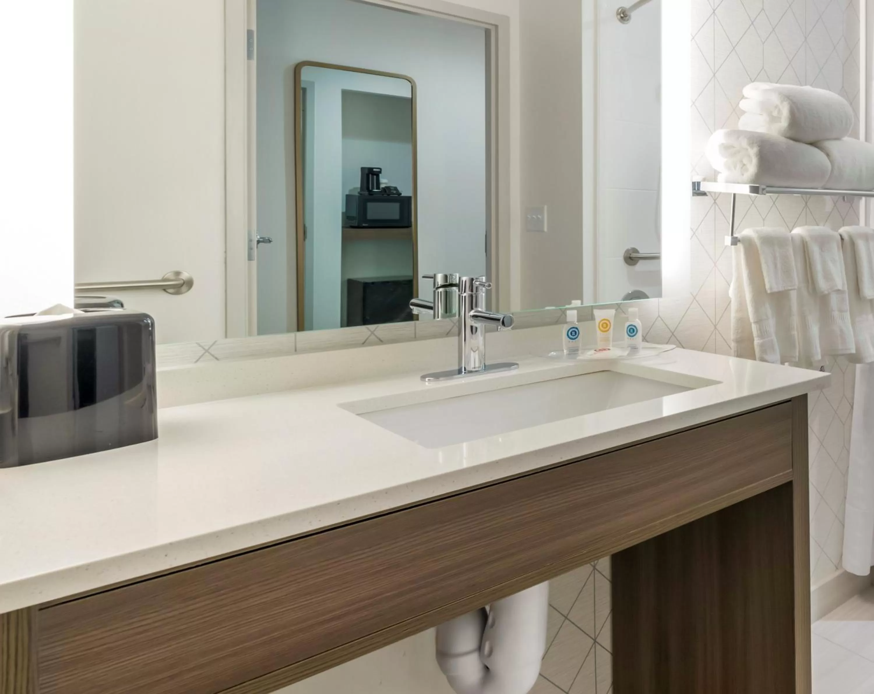 Bathroom in Comfort Suites St Augustine Historic District Area