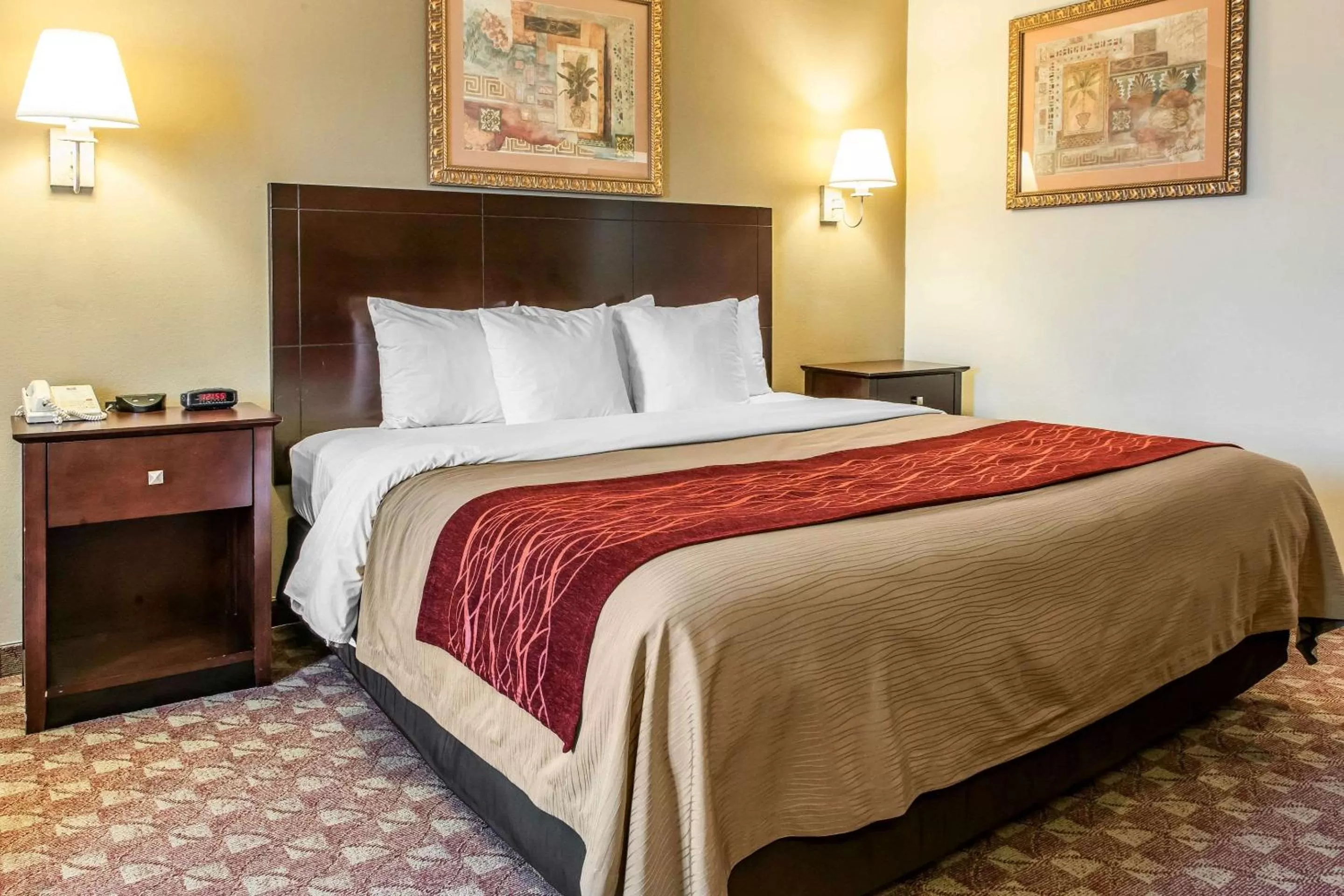 Photo of the whole room, Bed in Quality Inn Defiance