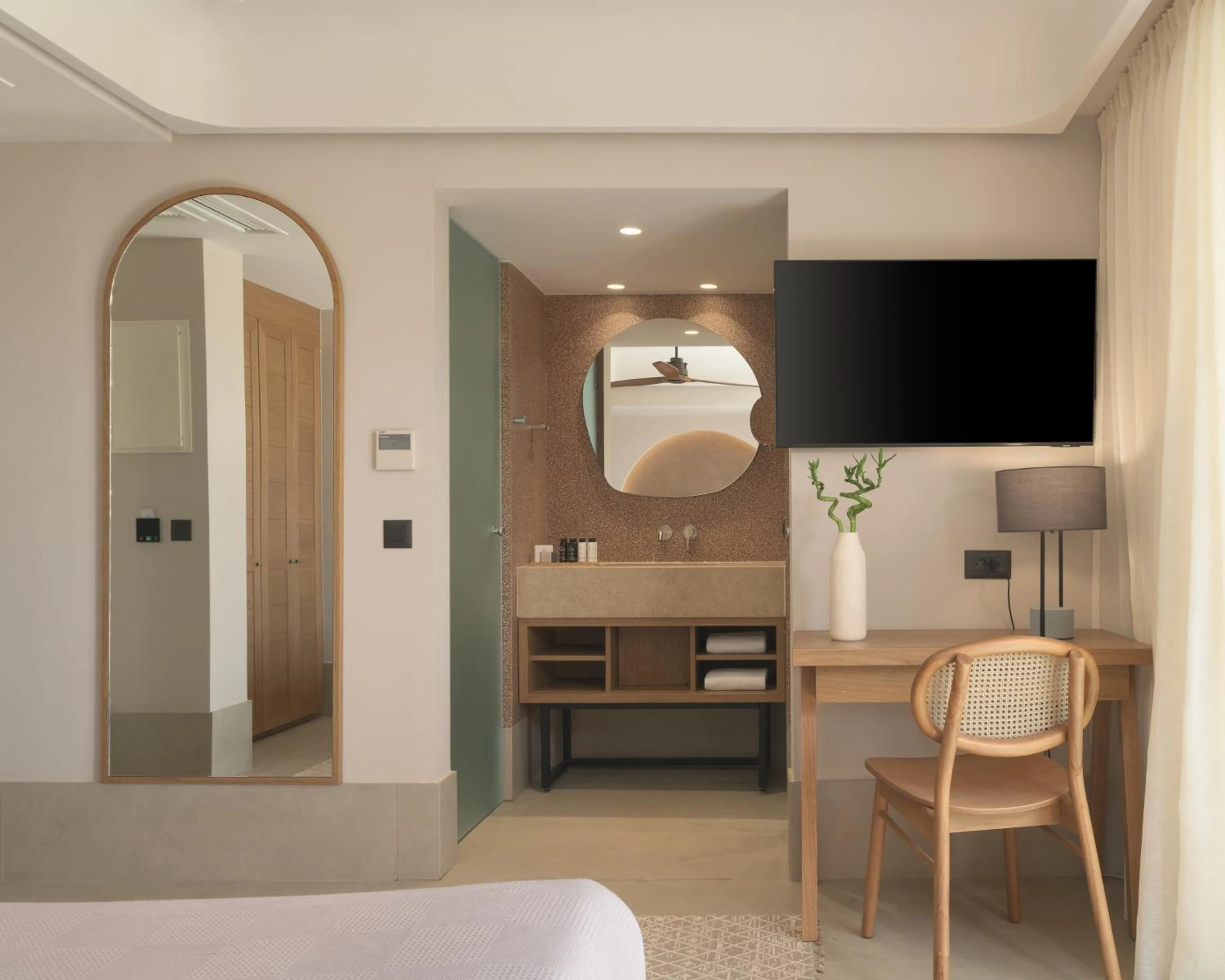 Communal lounge/ TV room, Bed in Paralos Venus Suites Adults Only