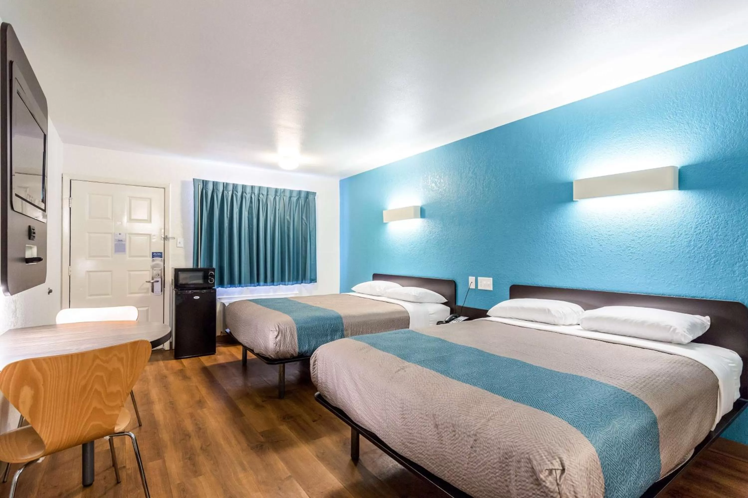 Photo of the whole room, Bed in Motel 6-Bryan, TX - College Station