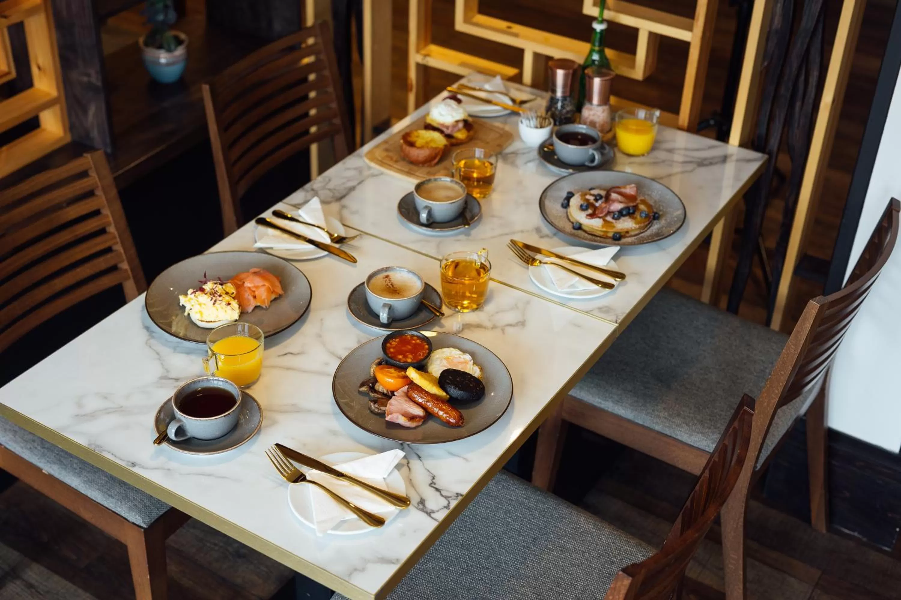 Food and drinks in The Imperial Dragon Hotel