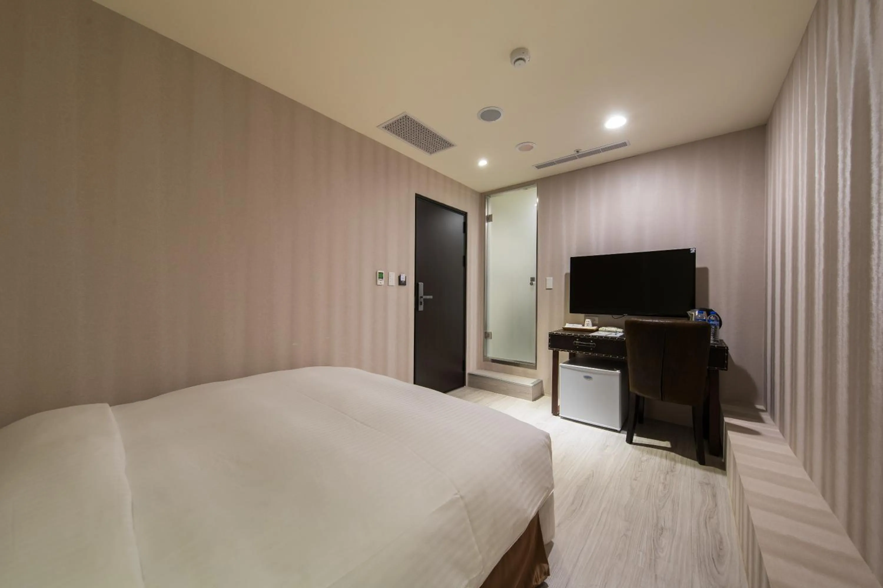 Photo of the whole room, Bed in XinsheHotel - Chungli