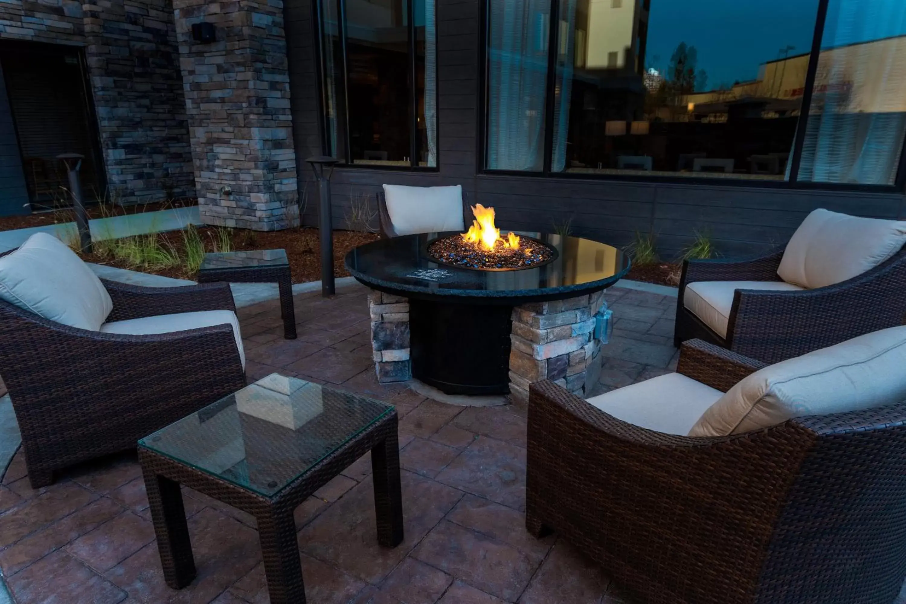 Patio, Seating Area in Staybridge Suites Coeur d'Alene, an IHG Hotel