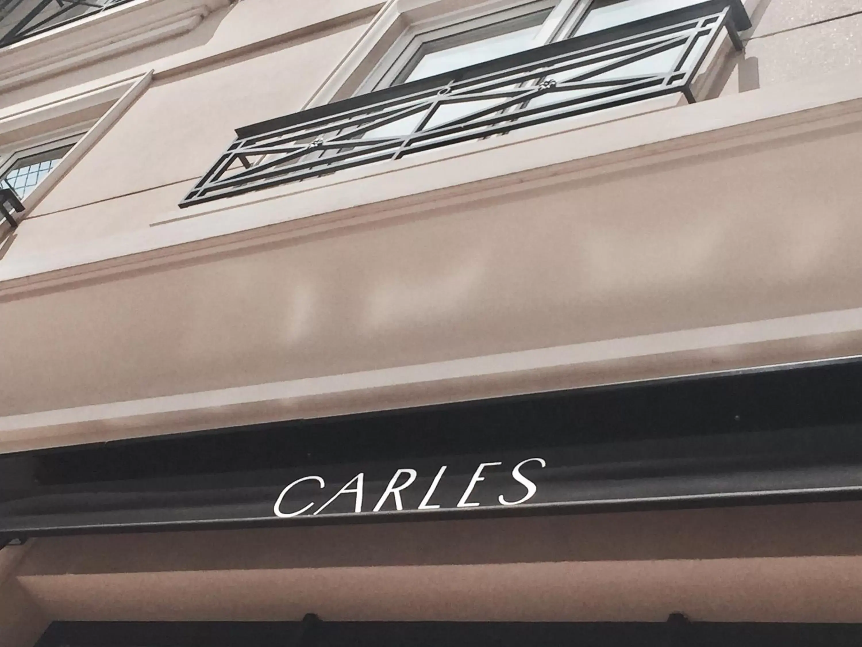 Logo/Certificate/Sign in Carles Hotel