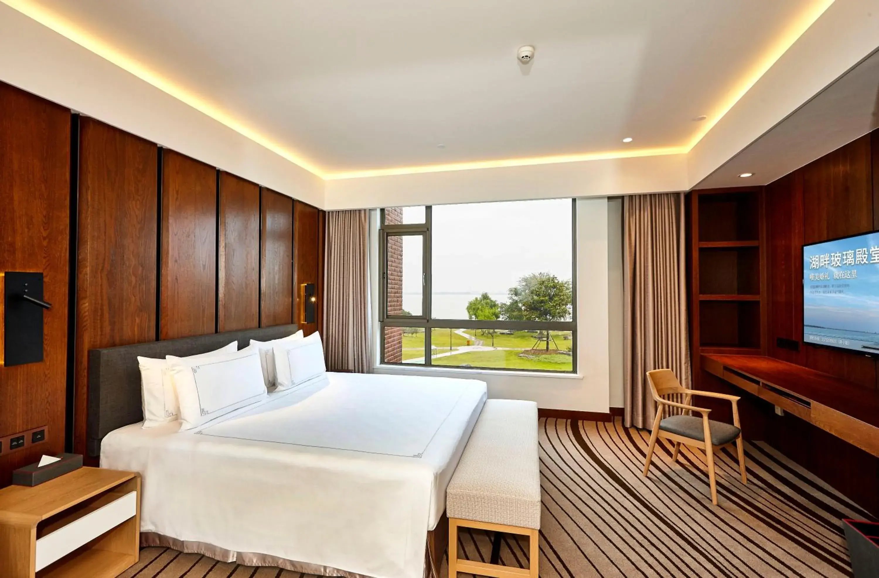 Photo of the whole room in Tongli Lakeview Hotel