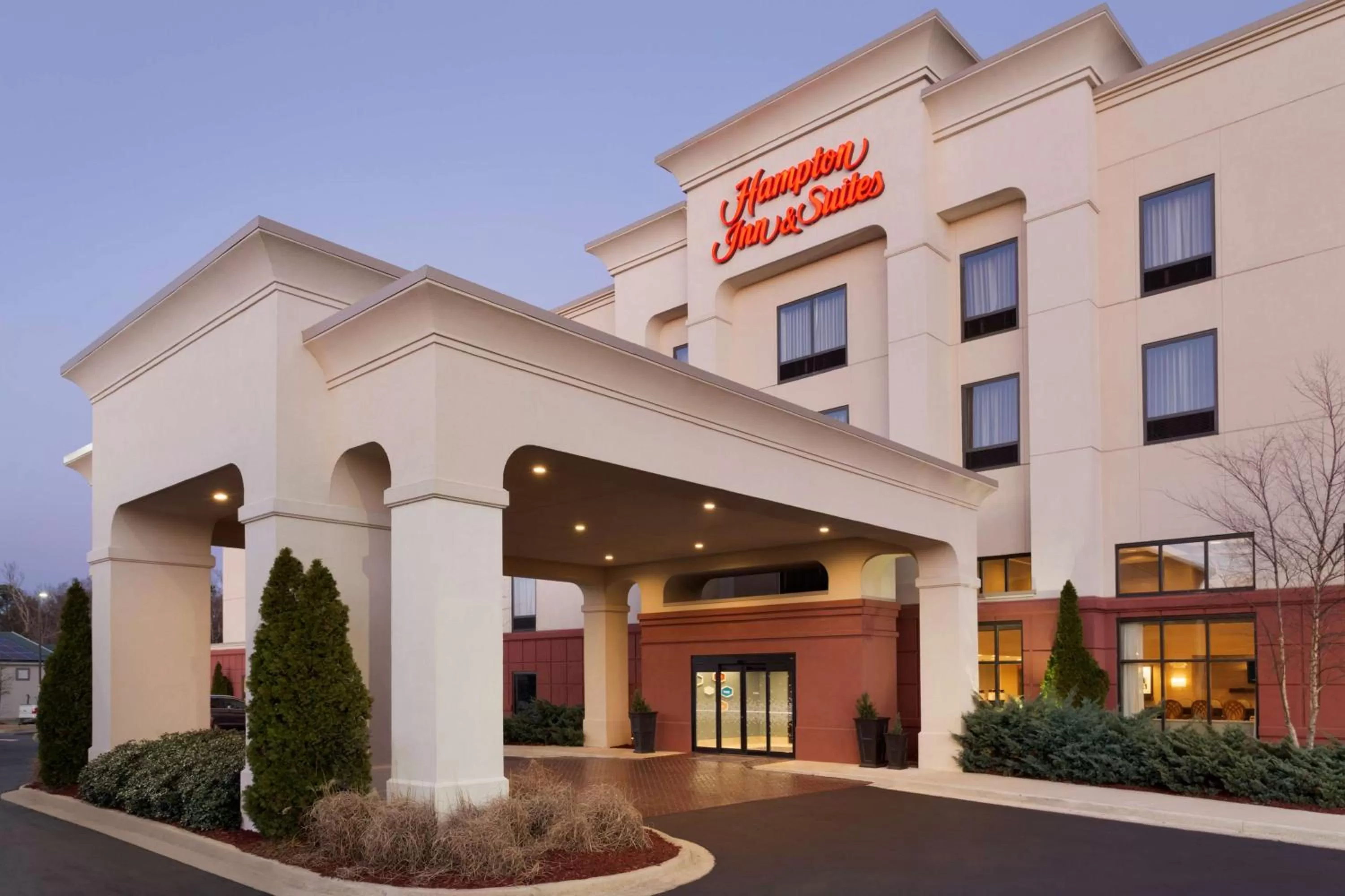 Property building in Hampton Inn & Suites Birmingham Airport Area