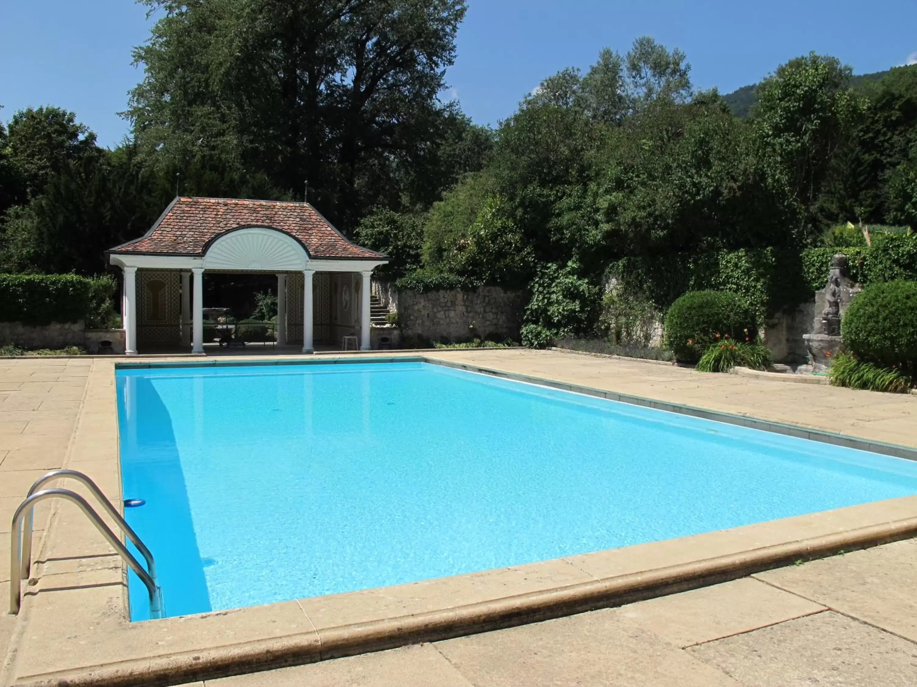 , Swimming Pool in Château de Bonmont