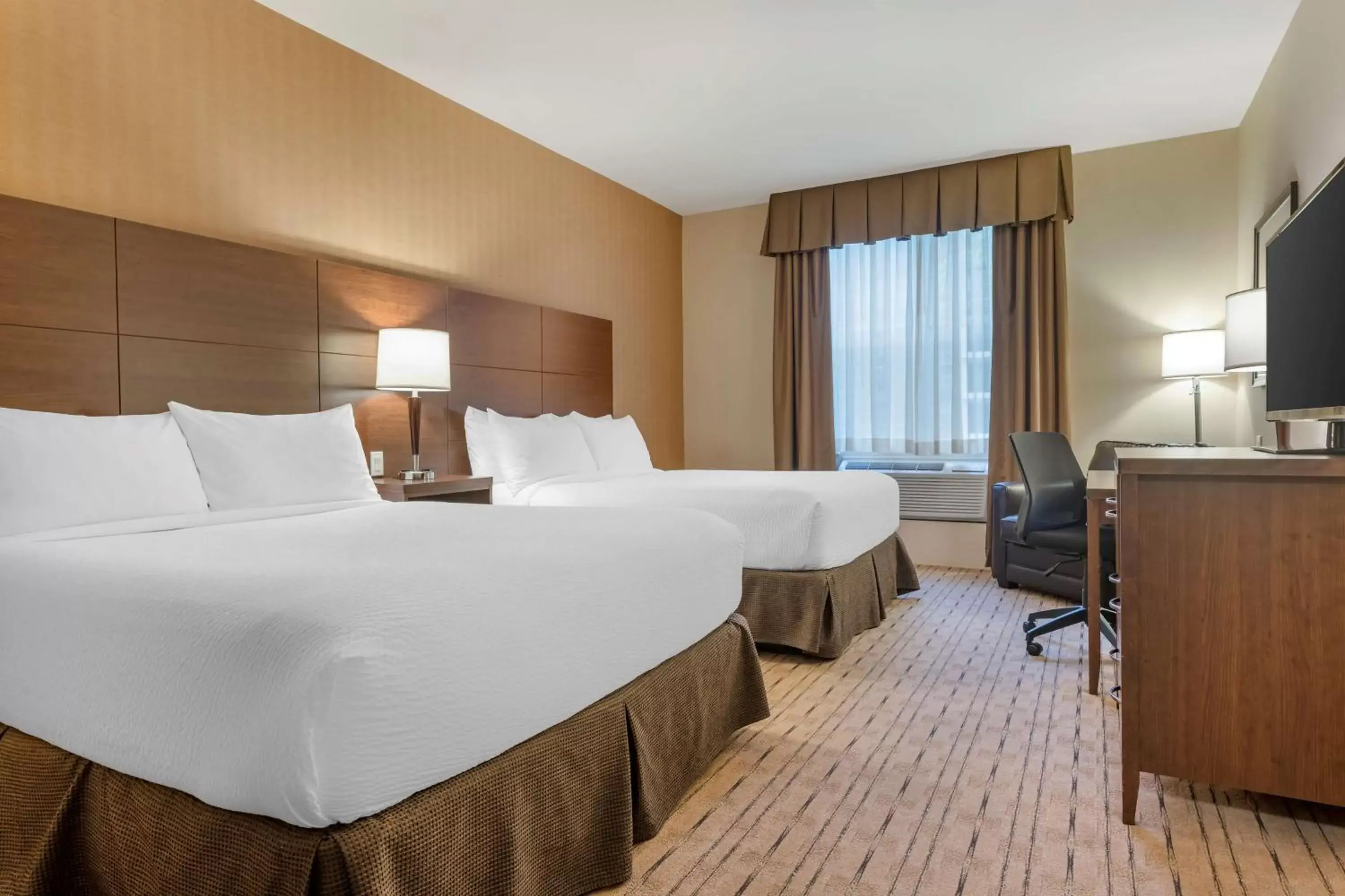 Bedroom, Bed in Best Western Plus, Bathurst Hotel & Suites Bedroom, Bed in Best Western Plus, Bathurst Hotel & Suites