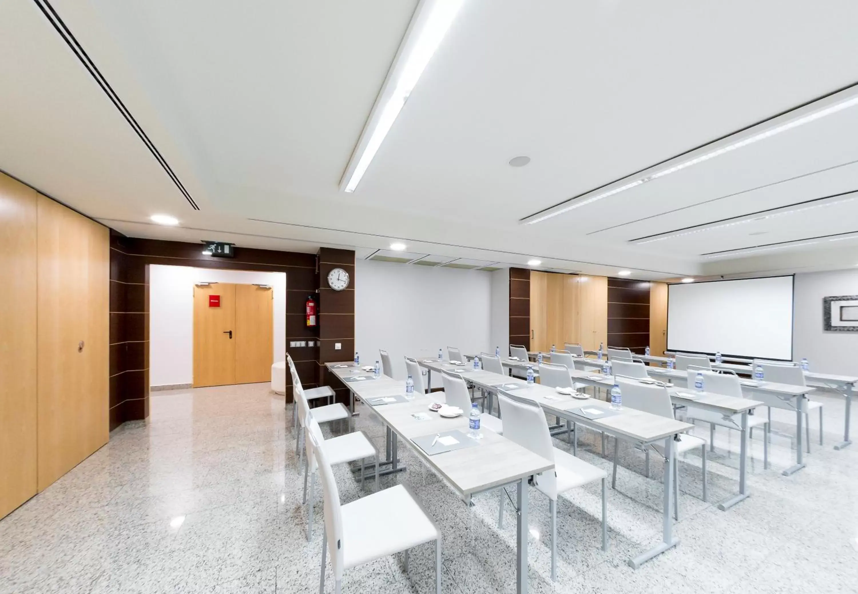 Meeting/conference room in Hotel Crowne Plaza Madrid Airport