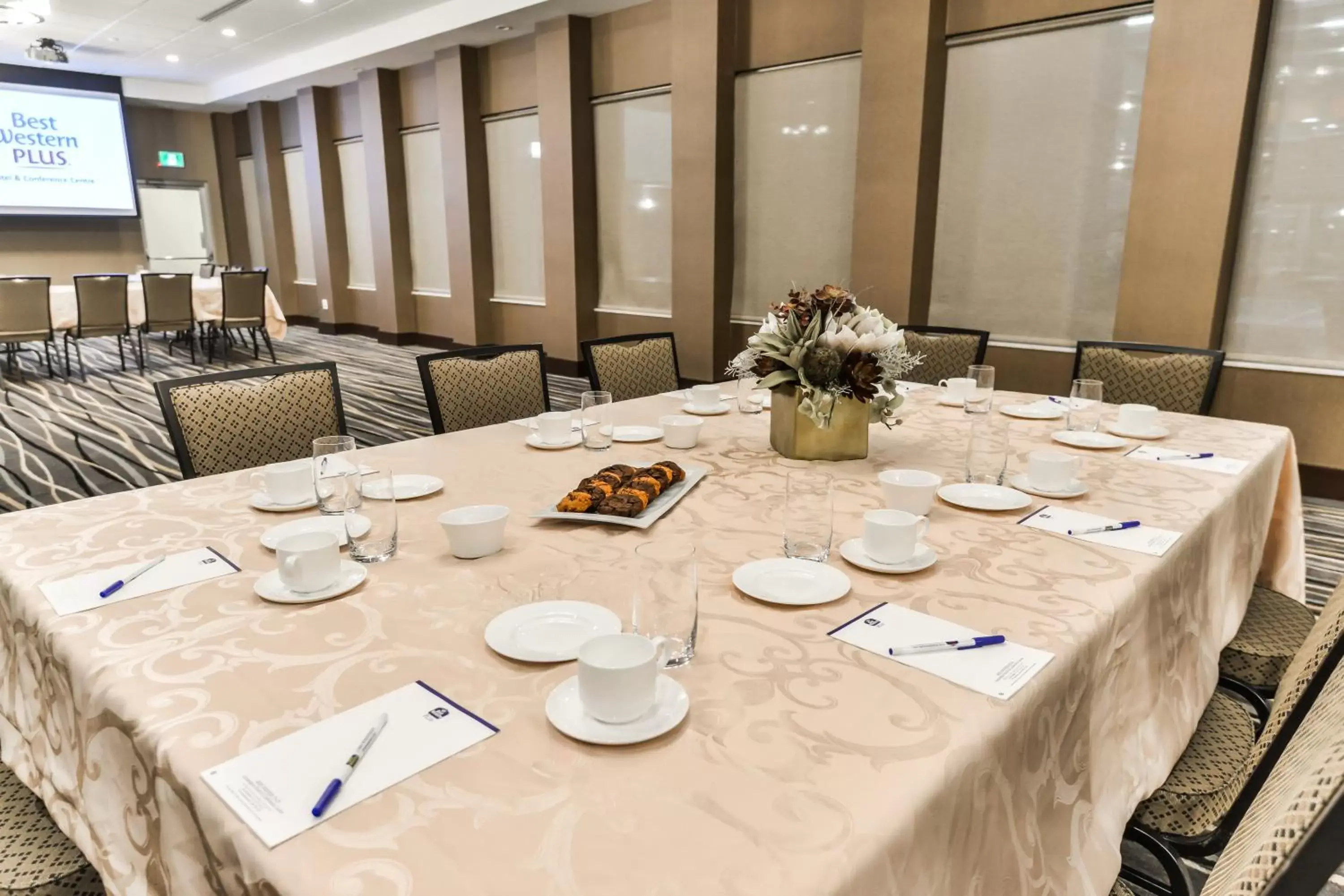 Meeting/conference room, Restaurant/Places to Eat in Best Western Plus Leamington Hotel & Conference Centre