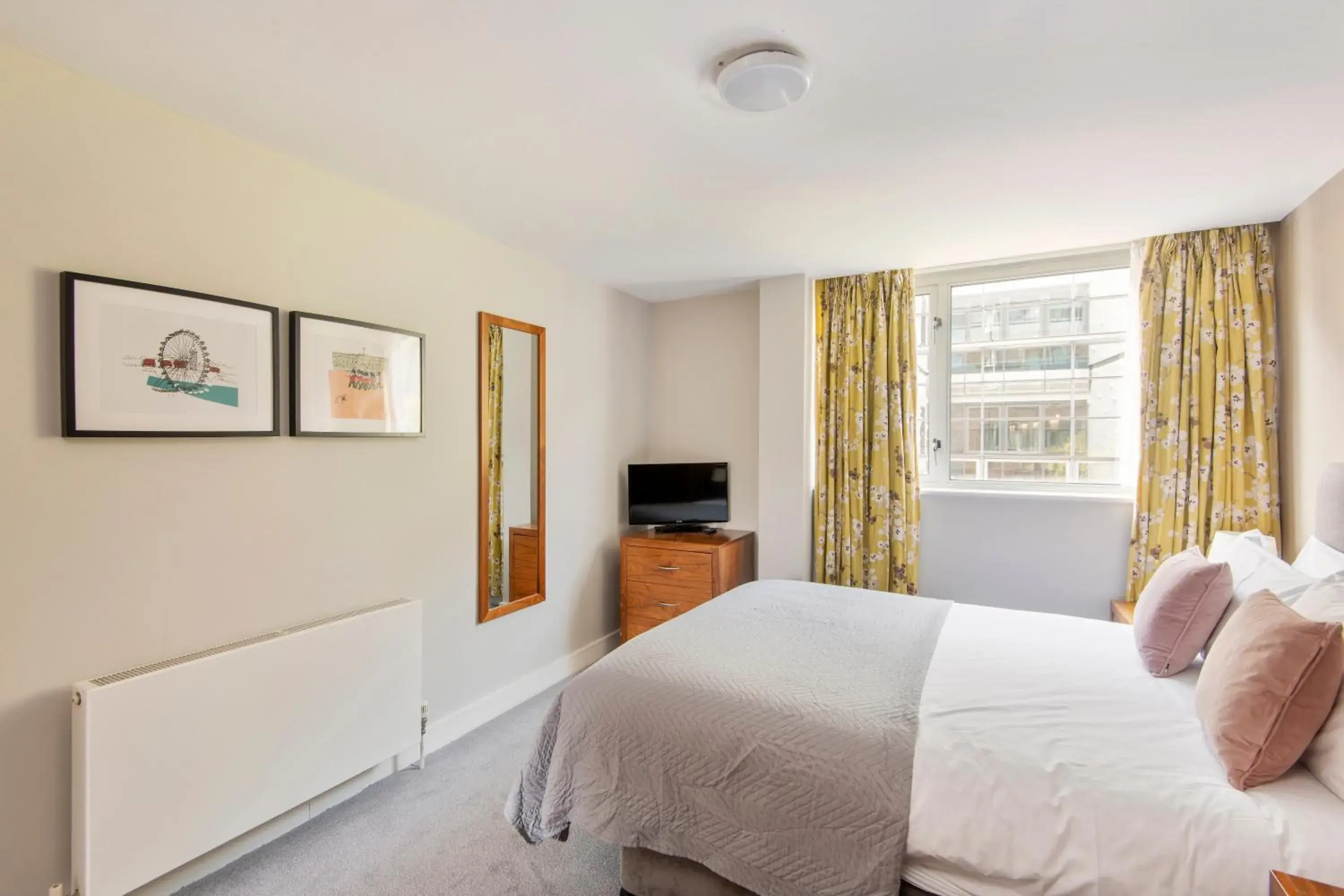 Bedroom, Bed in SACO Holborn – Lamb’s Conduit St
