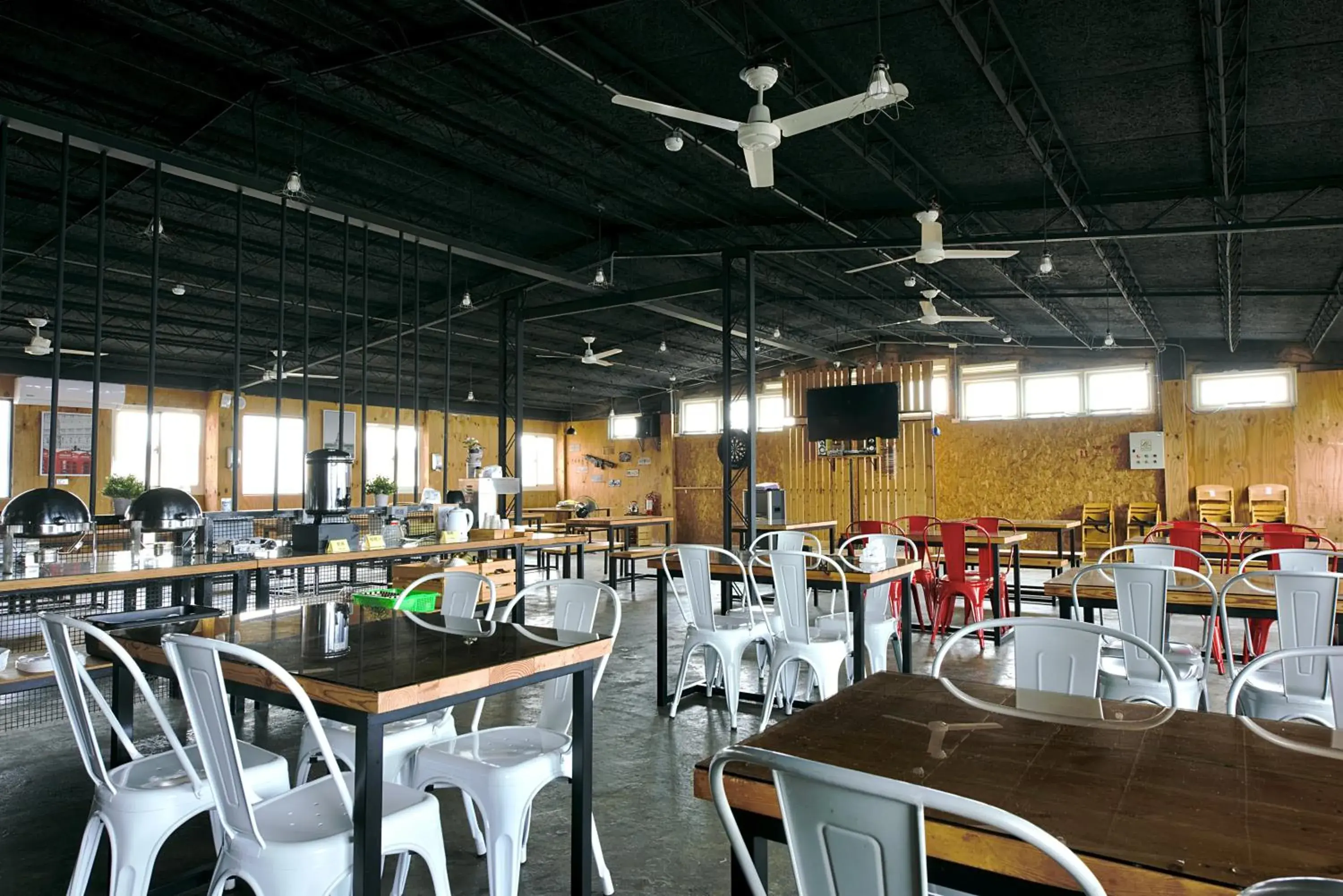 Restaurant/places to eat in Good Night Hotel Restaurant/places to eat in Good Night Hotel