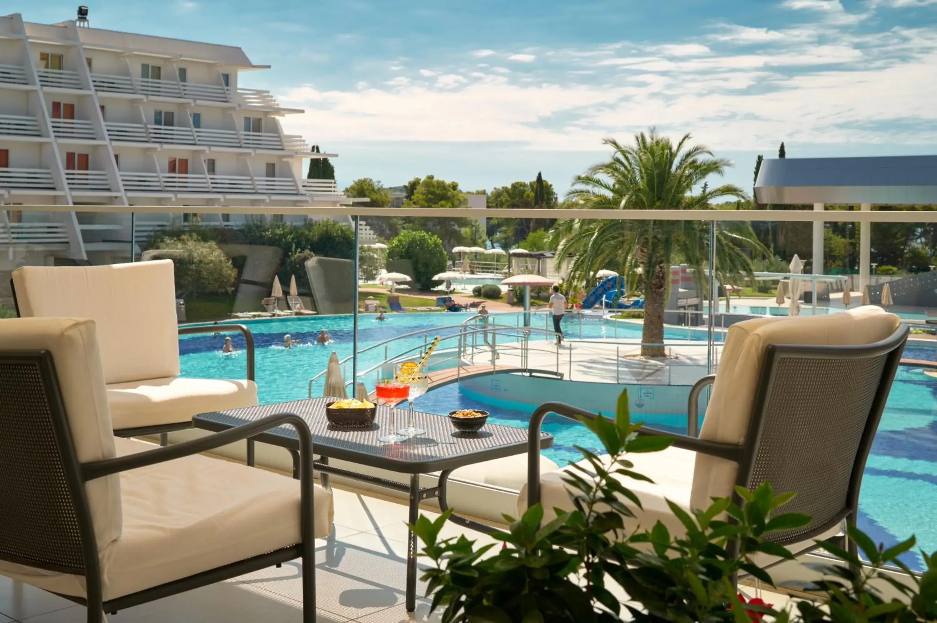 Balcony/Terrace, Pool View in Hotel Olympia