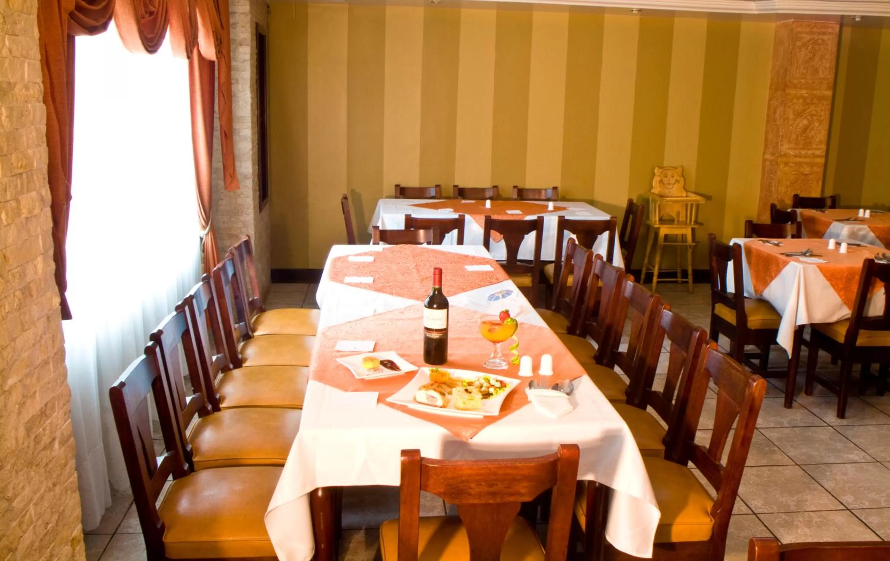Restaurant/places to eat in Hotel Podocarpus