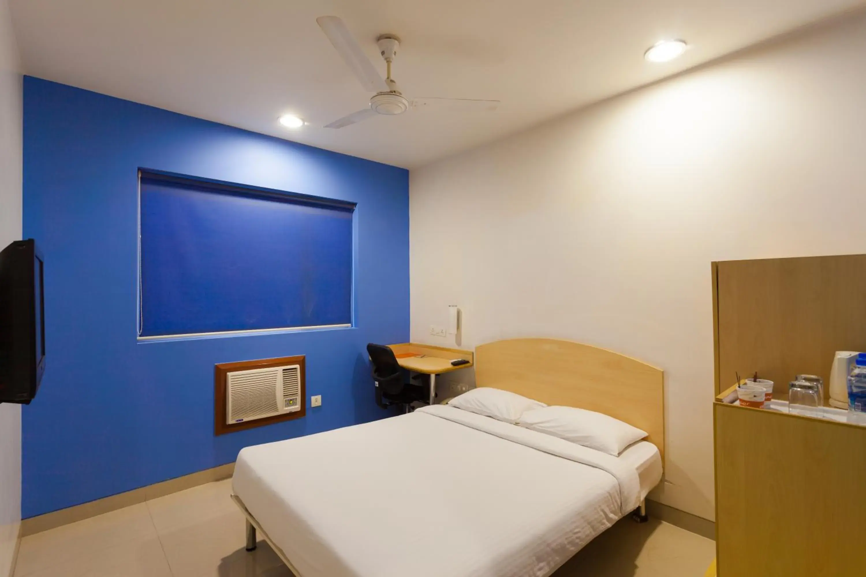 Photo of the whole room, Bed in Ginger Hotel Vadodara