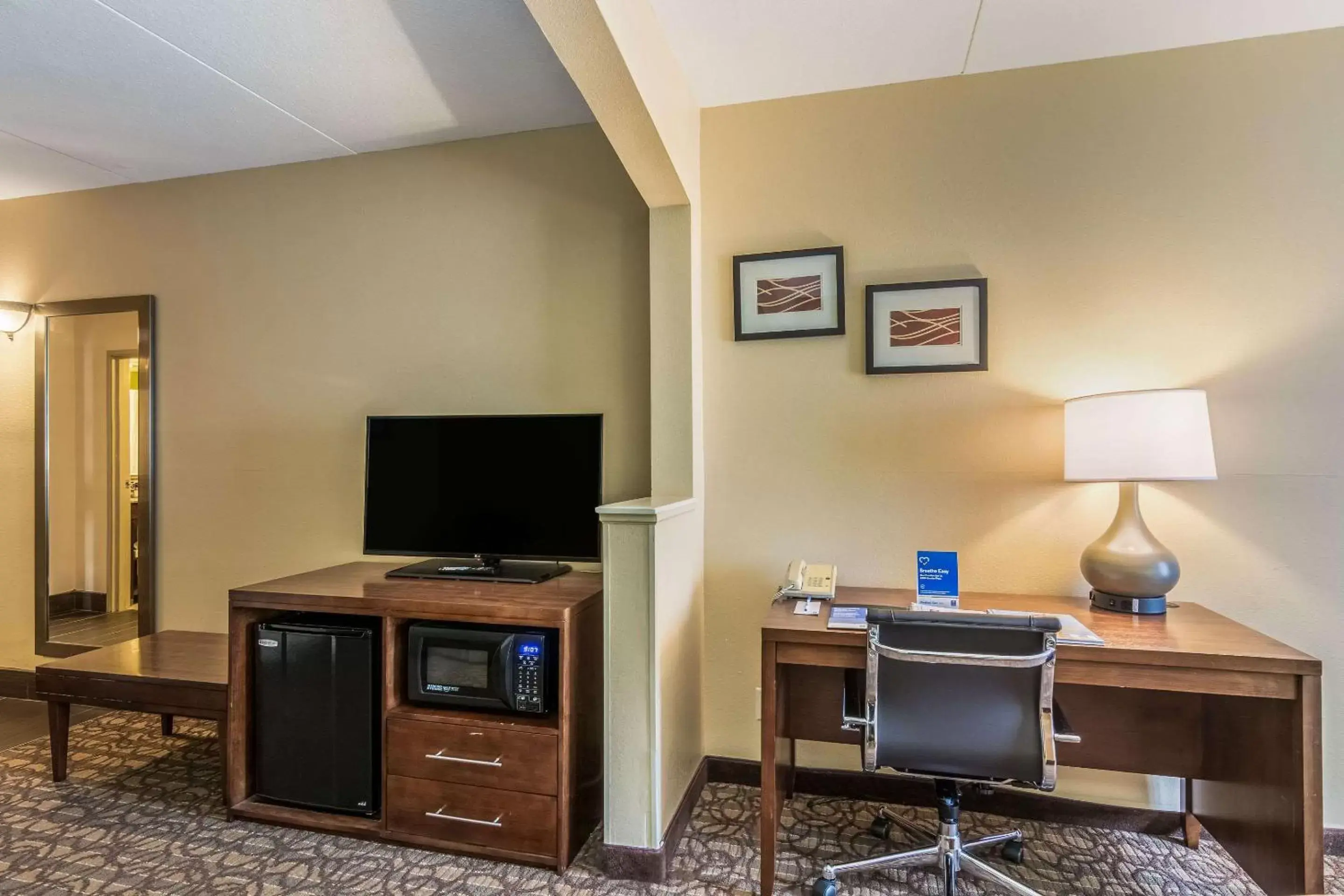 Photo of the whole room, TV/Entertainment Center in Comfort Inn & Suites Panama City Mall