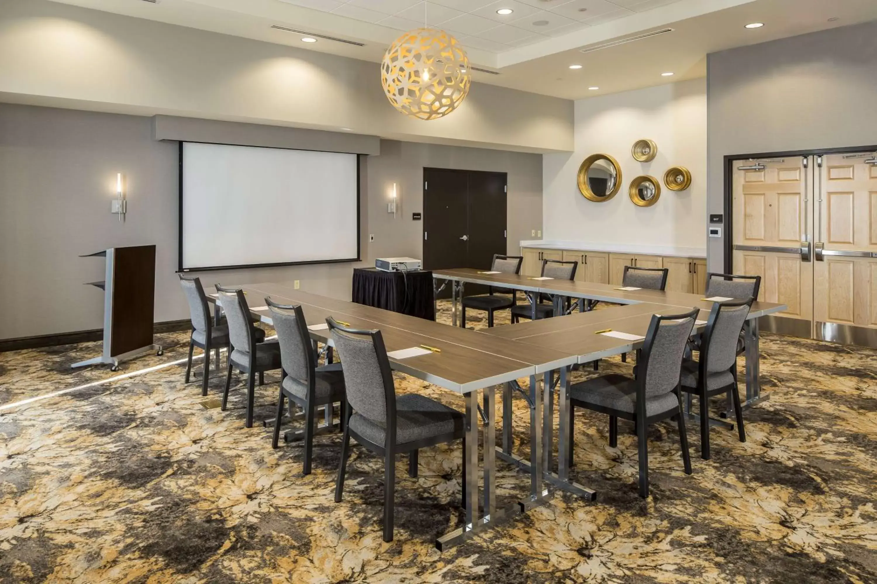 Meeting/conference room in Hilton Garden Inn Pittsburgh Airport