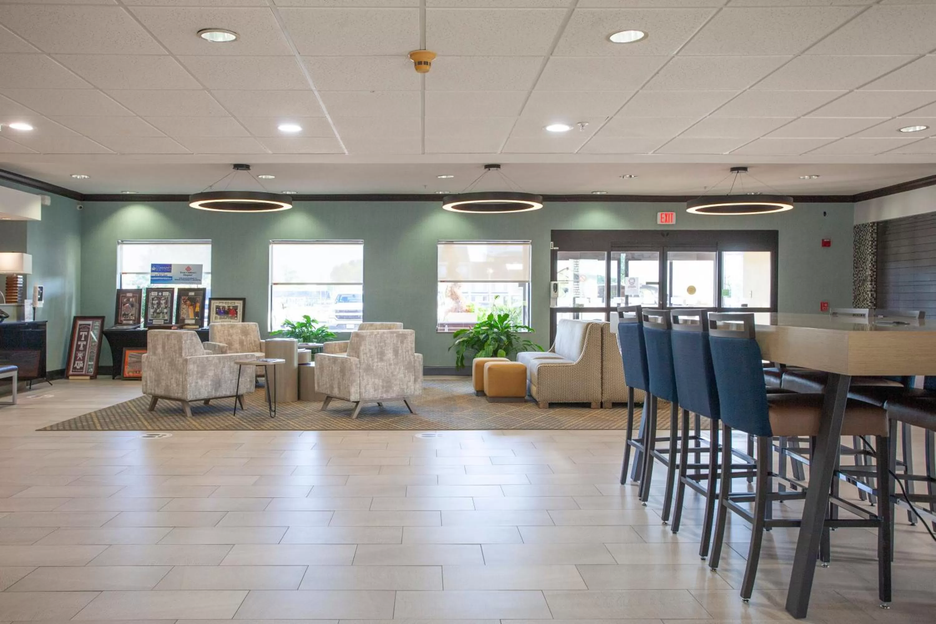Lobby or reception in Holiday Inn & Suites Spring - The Woodlands