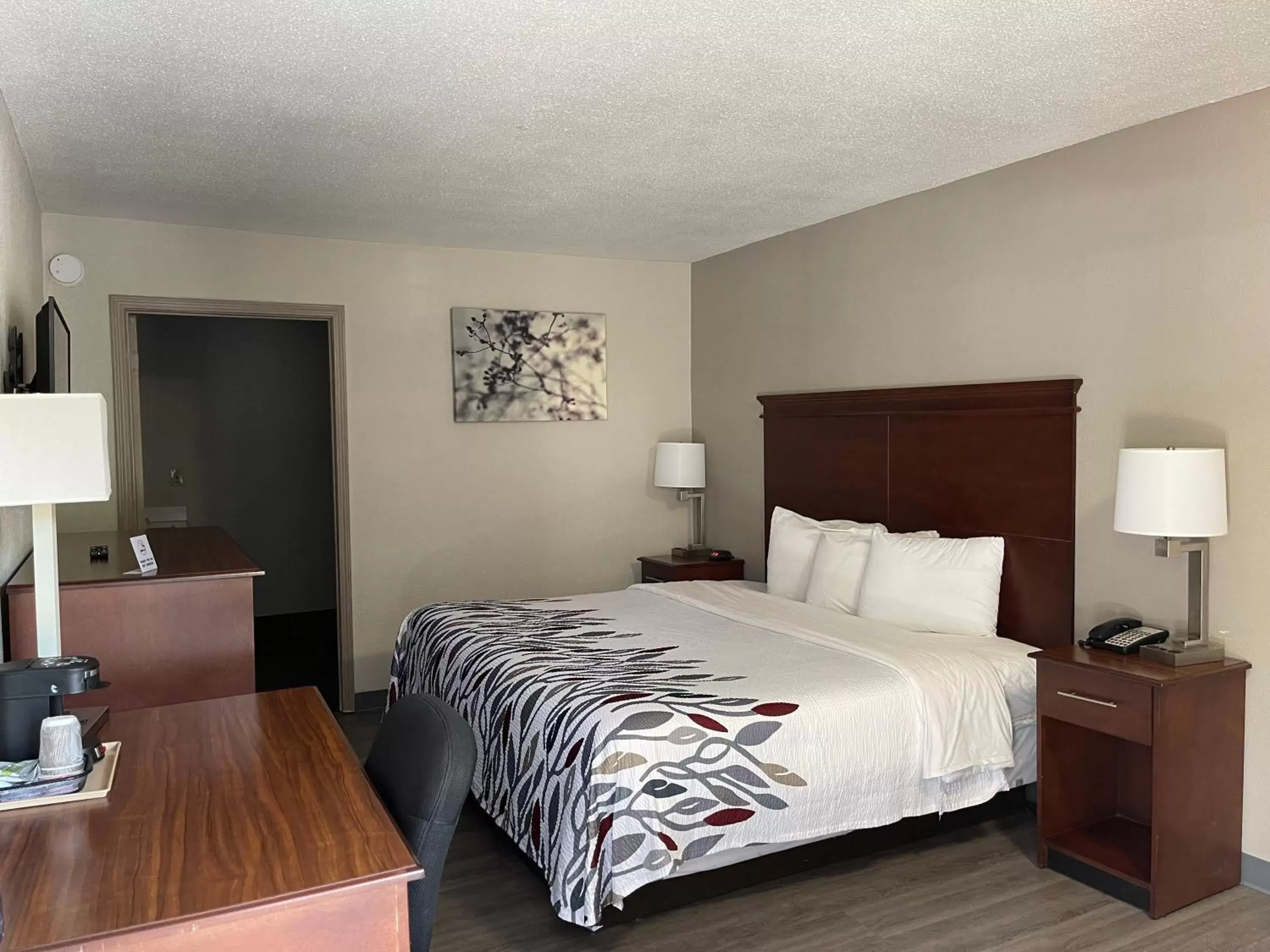 Bedroom, Bed in Red Roof Inn LaGrange