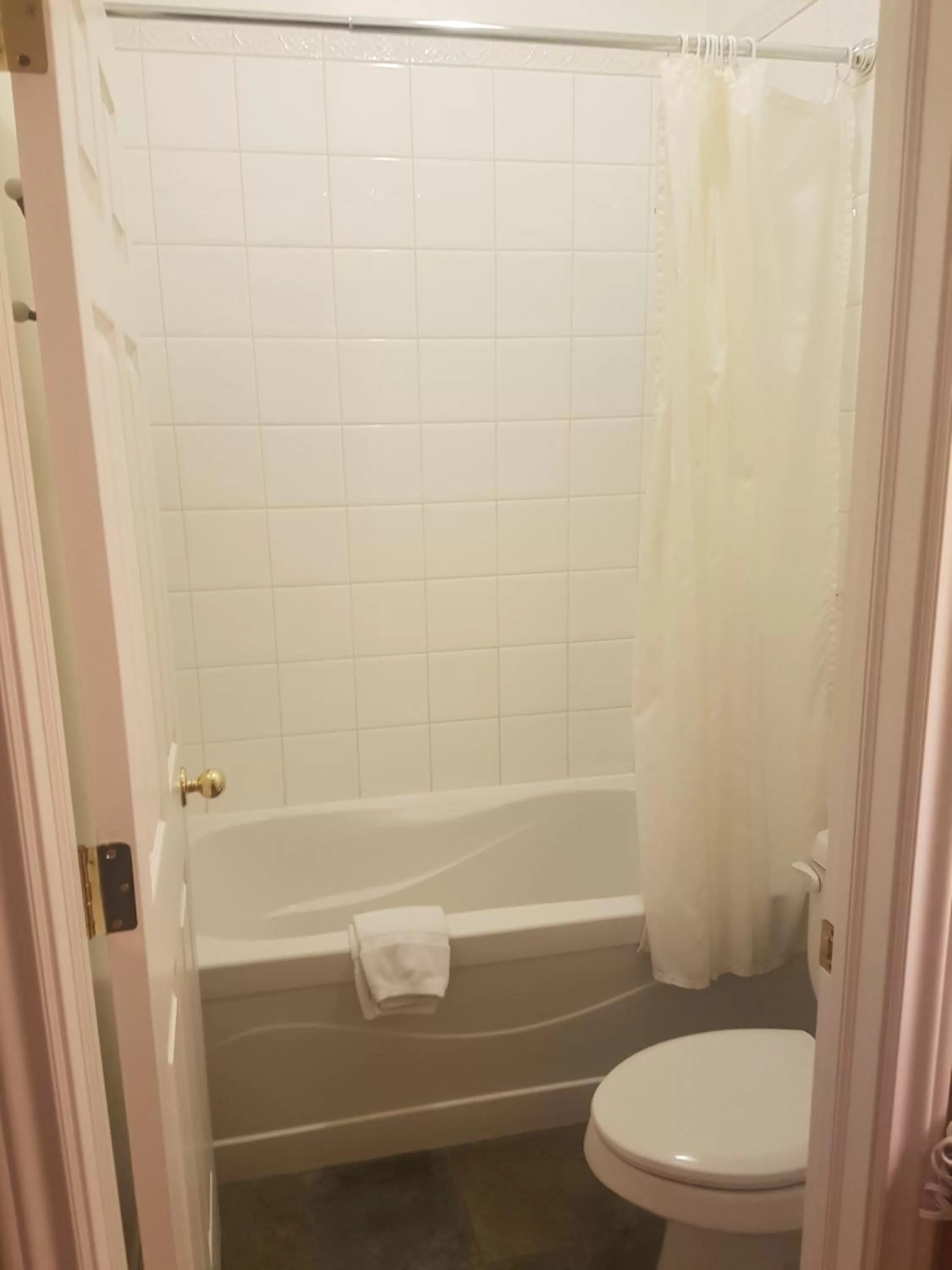 Bathroom in Lady MacDonald Country Inn