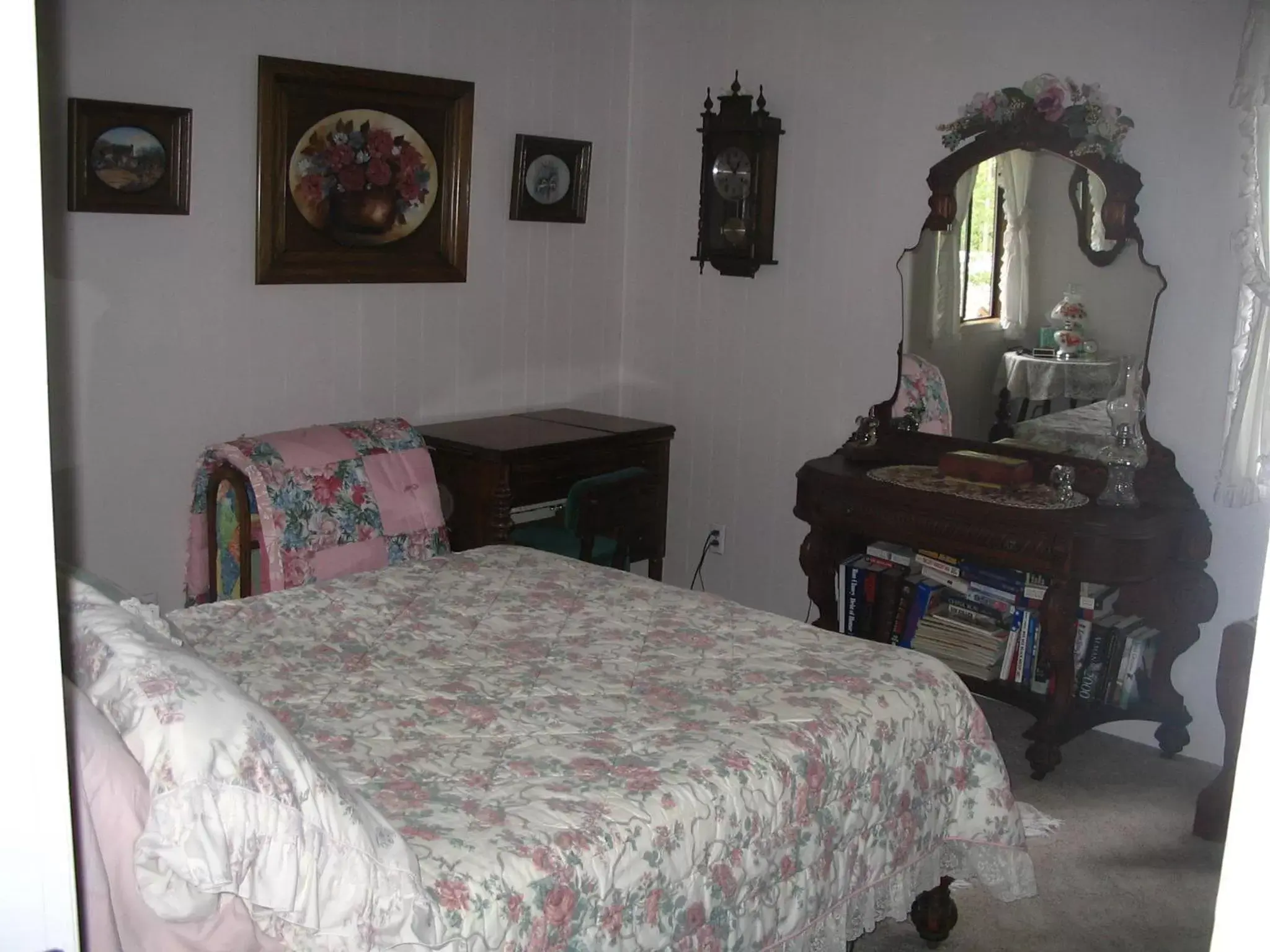 Bedroom, Bed in Lonesome Dove Ranch