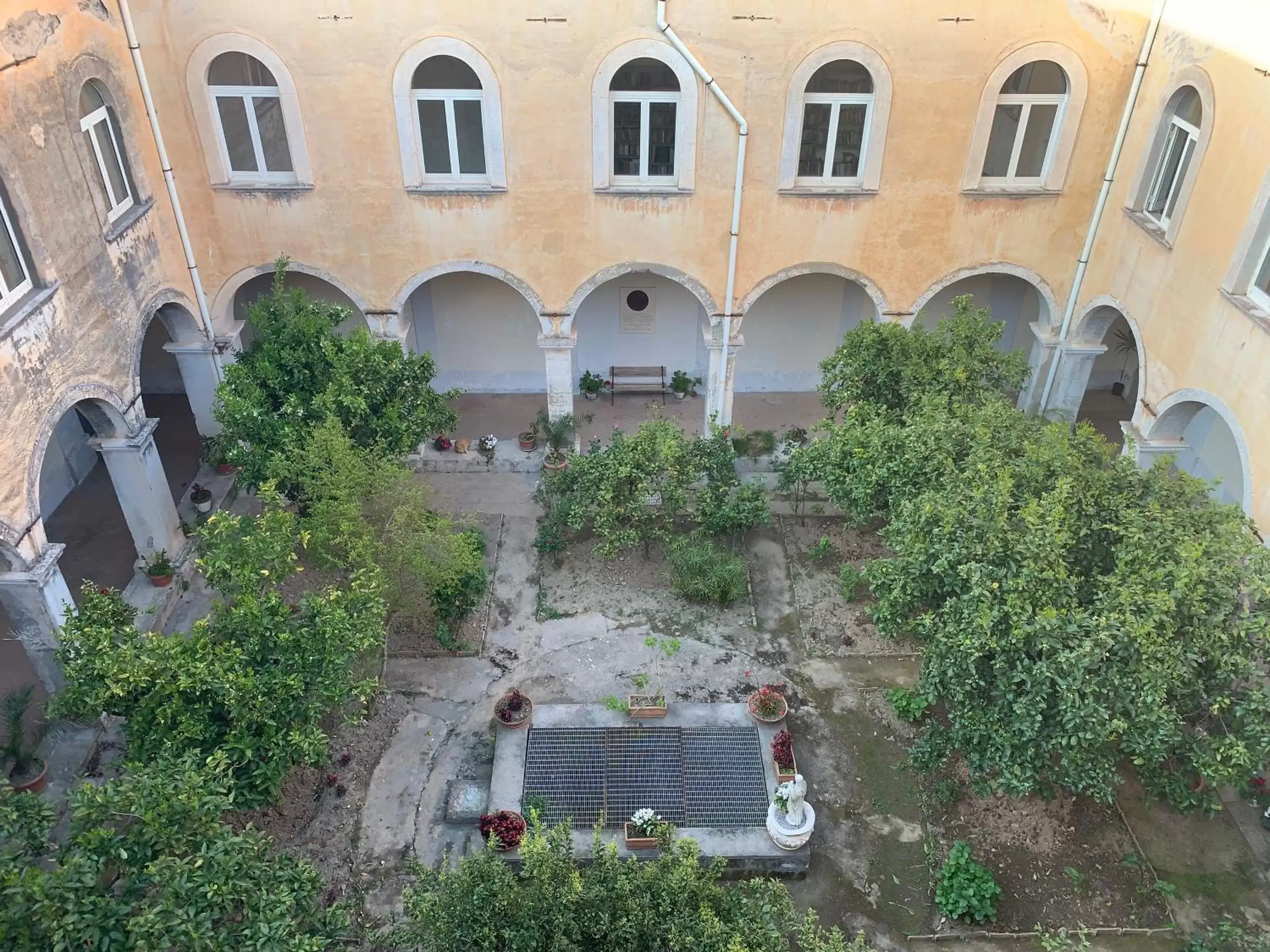 Inner courtyard view in Relais Il Chiostro