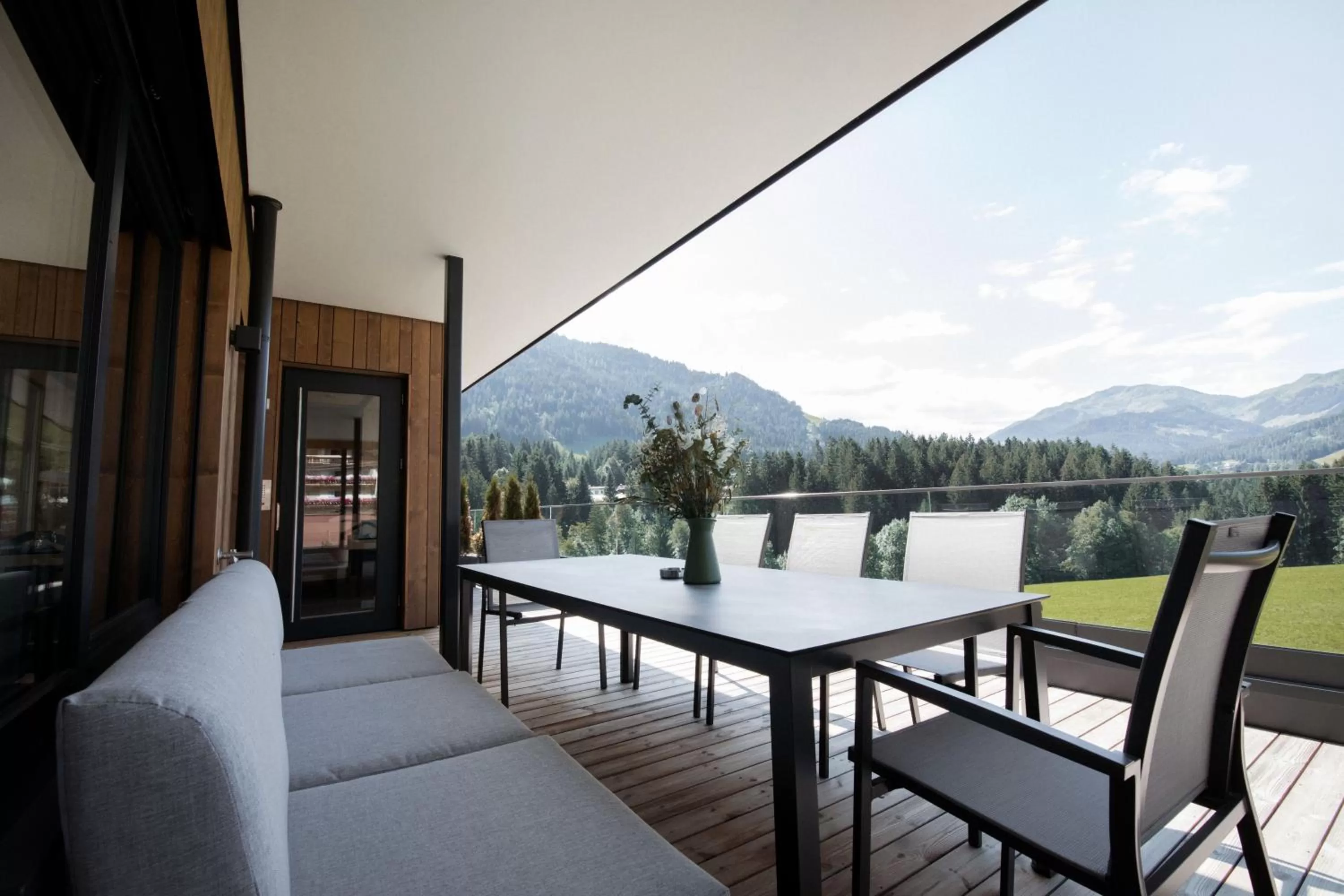 Mountain view in Das Lenz by Inncomer