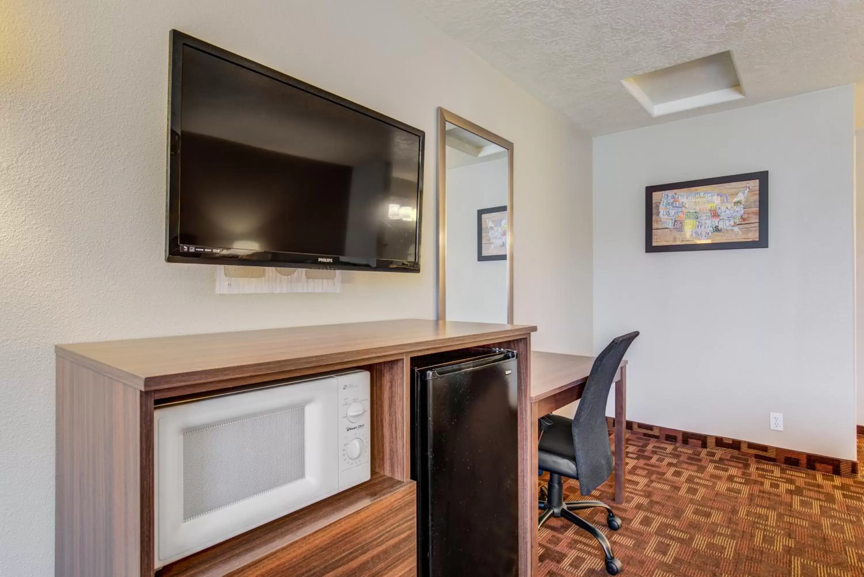 TV and multimedia, TV/Entertainment Center in Econo Lodge St George North - Near Pioneer Park