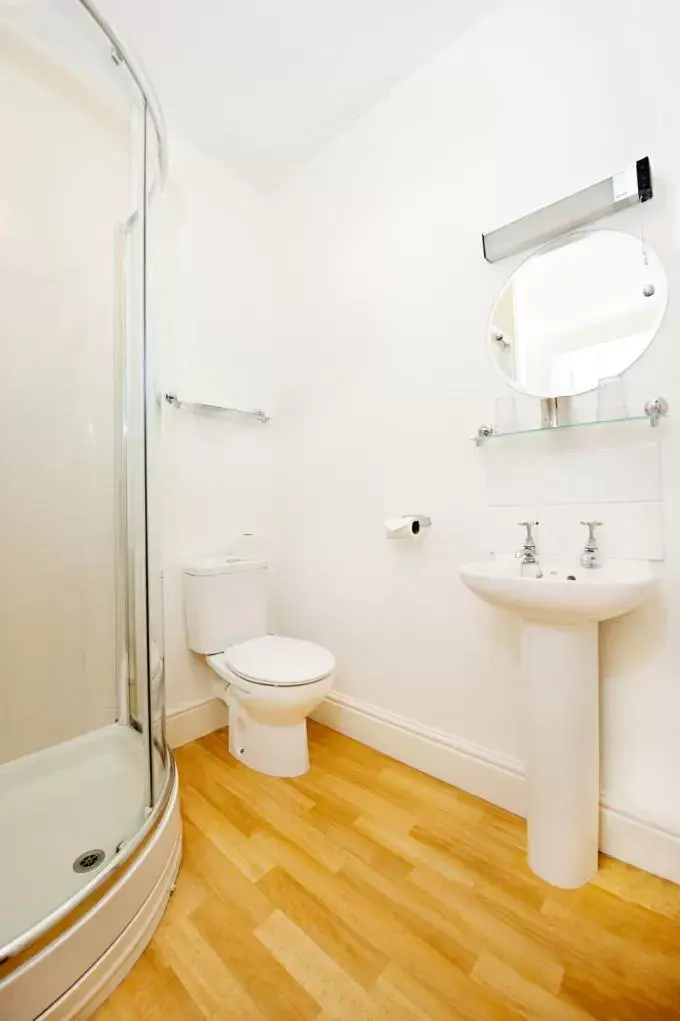 Bathroom in St. Raphael Guest House