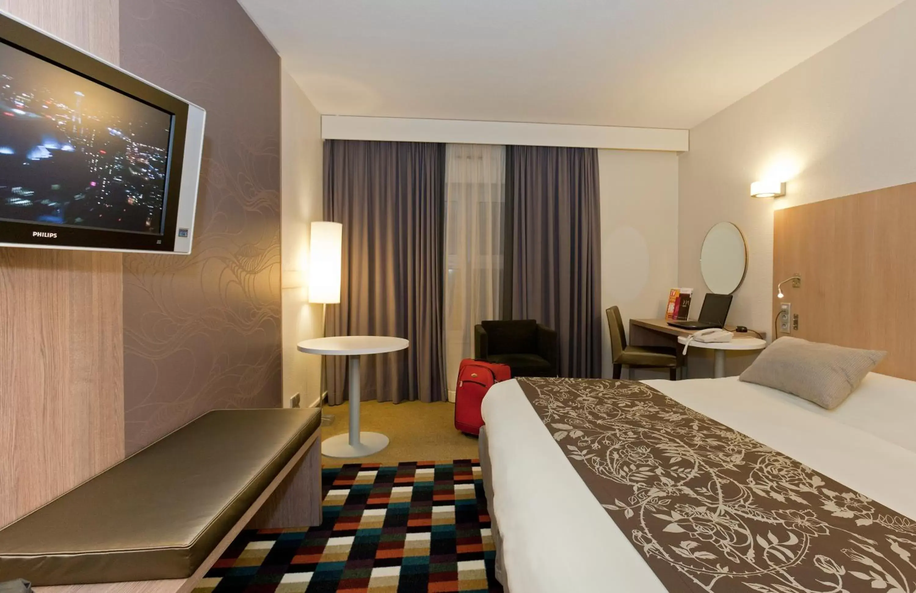 Photo of the whole room, Bed in Hotel Mercure Grenoble Centre Président