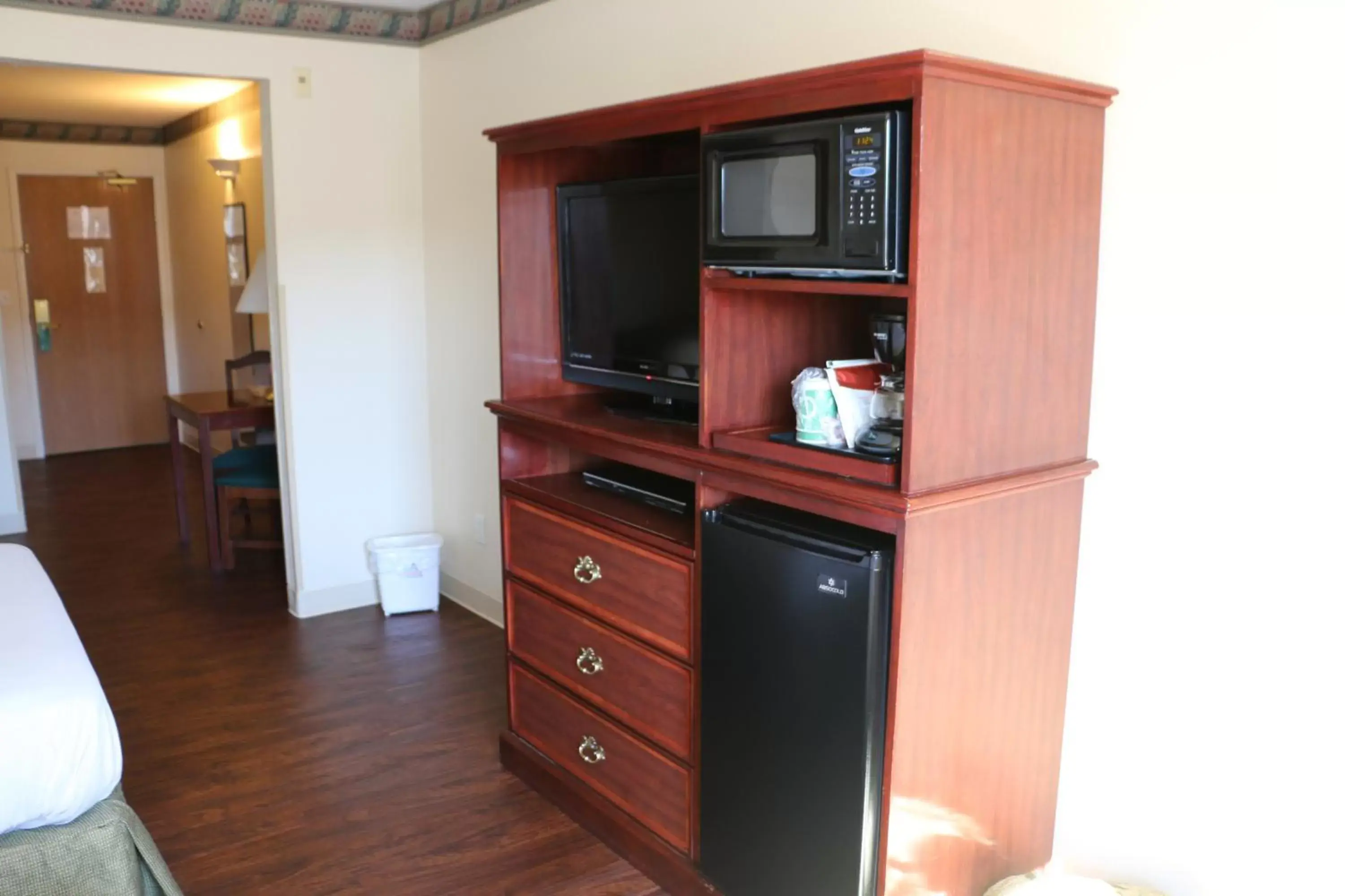 Other, TV/Entertainment Center in GuestHouse Inn & Suites Kelso/Longview