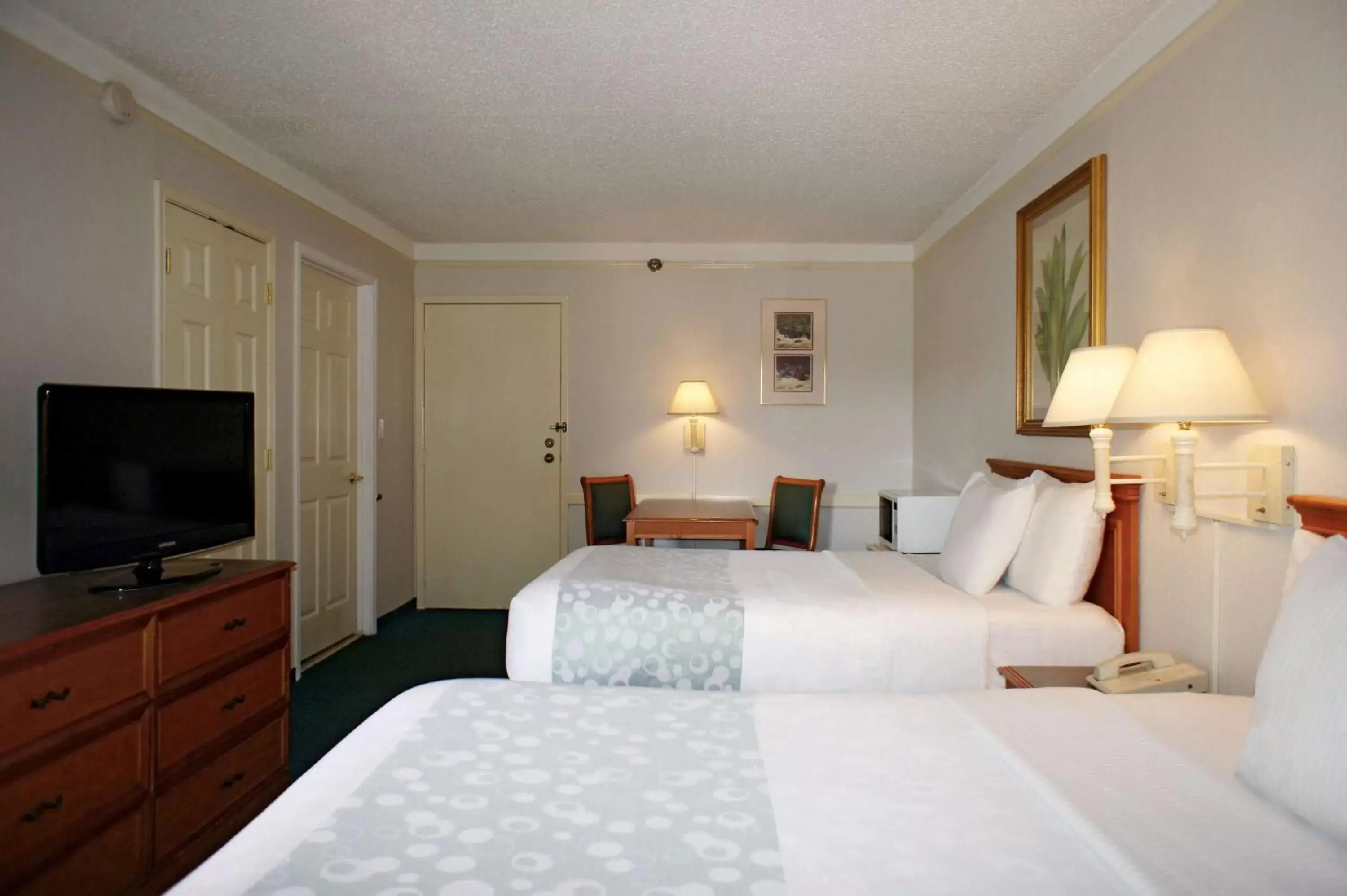 Photo of the whole room, Bed in La Quinta Inn by Wyndham Tampa Bay Pinellas Park Clearwater