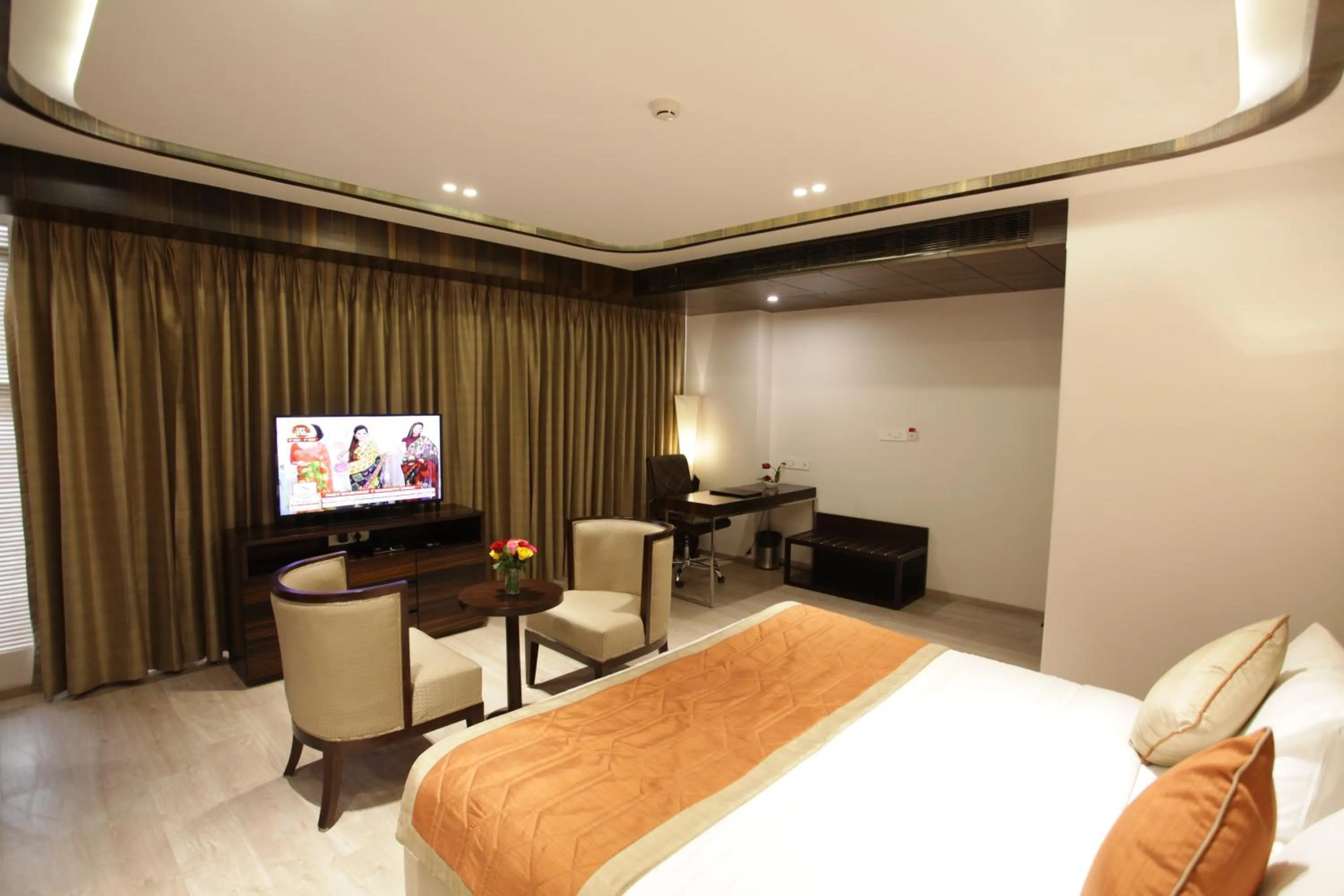 Bedroom, Bed in Kaisons Inn (Near Apollo Hospital)