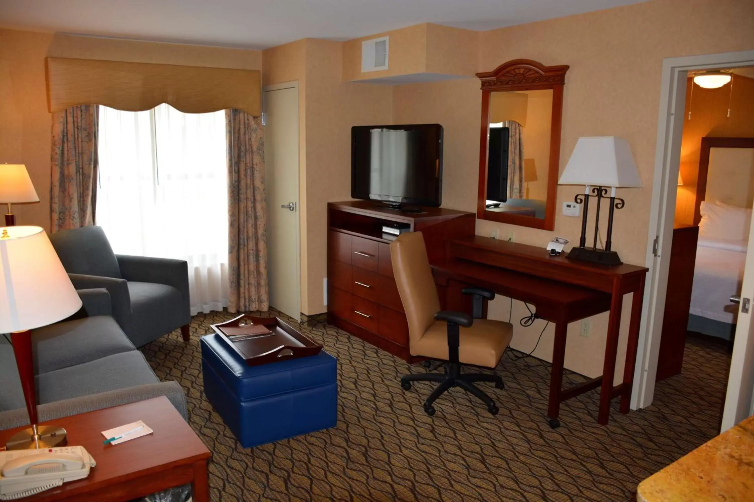 Living room, TV/Entertainment Center in Homewood Suites by Hilton Brighton