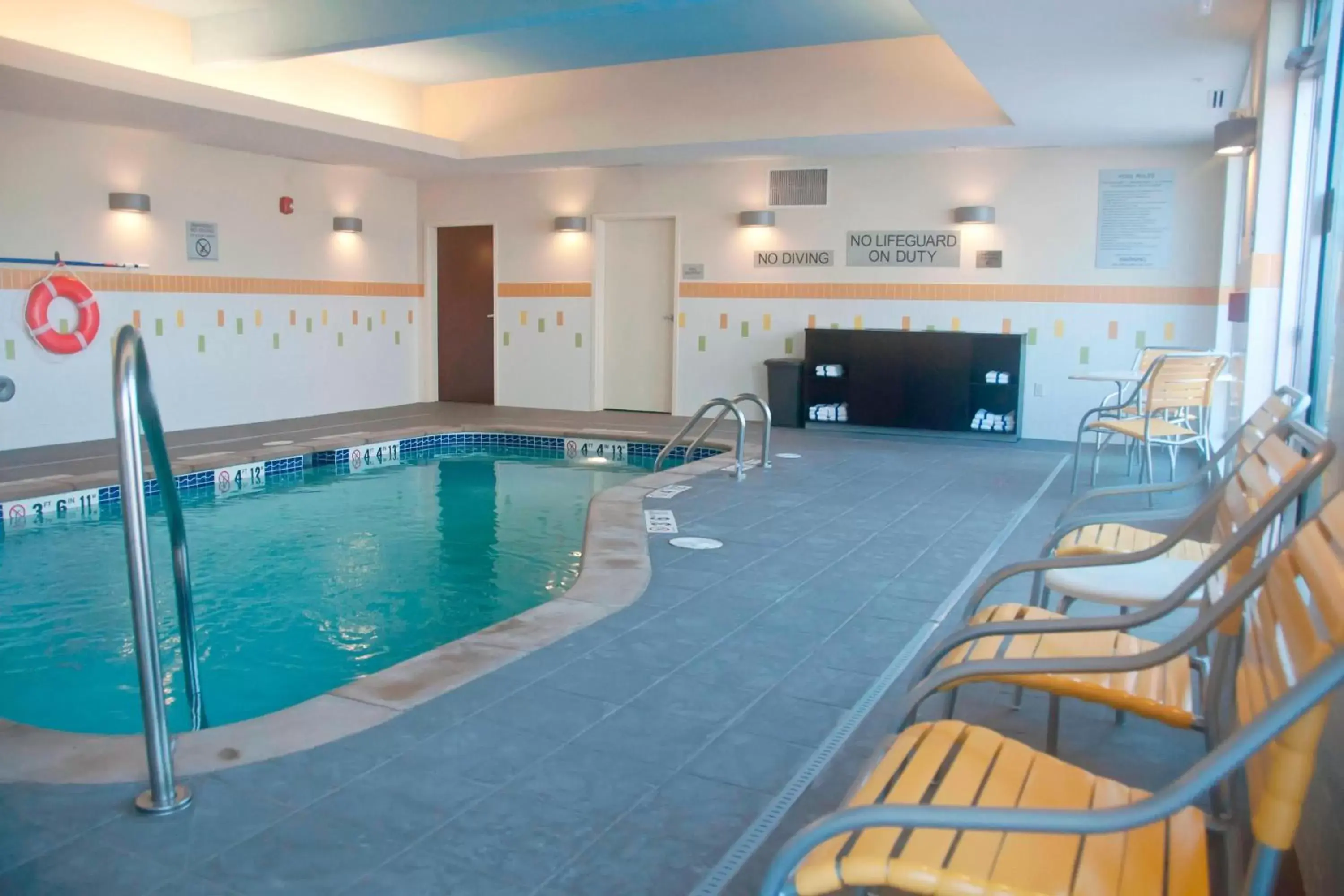 Swimming Pool in Fairfield Inn & Suites by Marriott Des Moines Urbandale