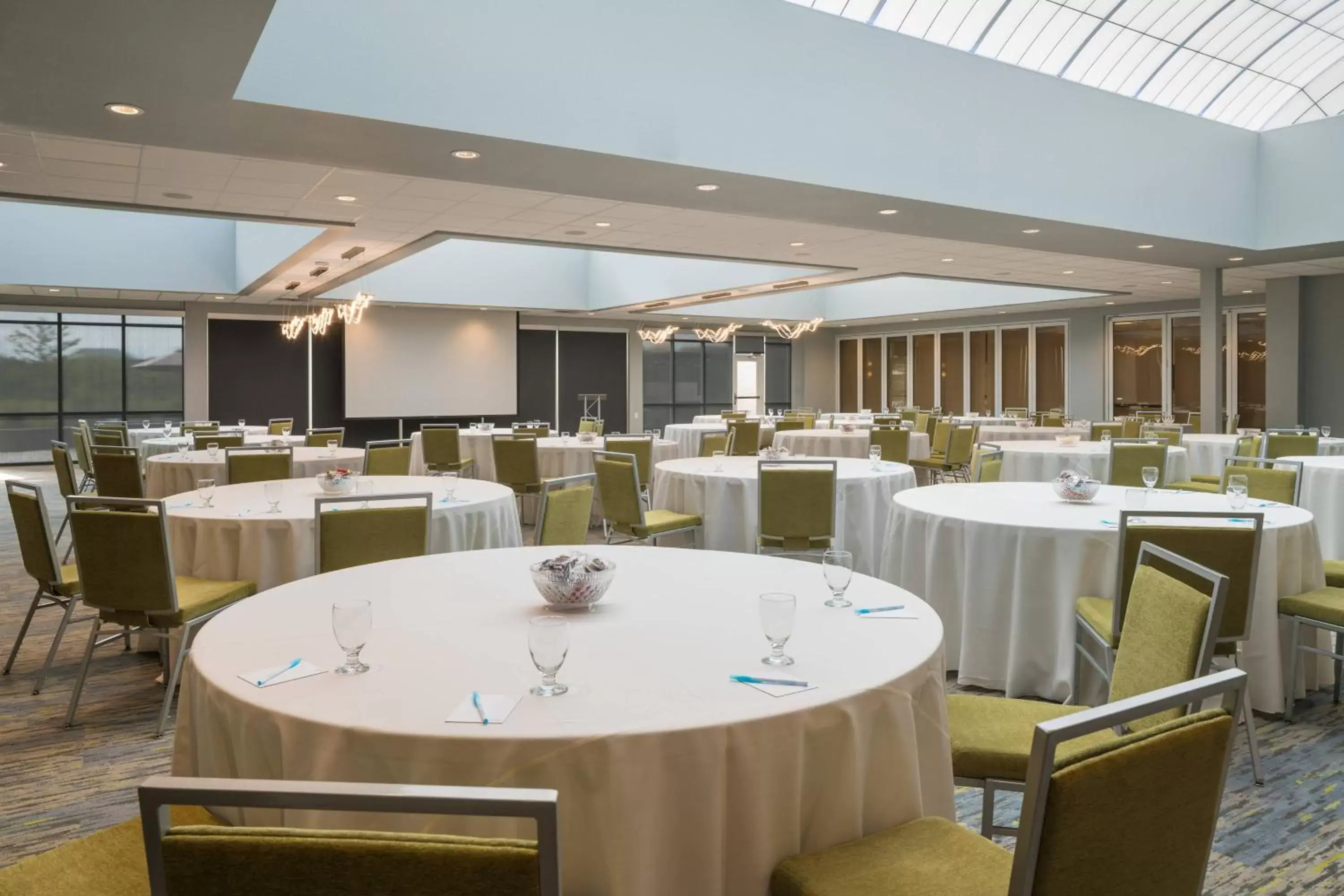 Meeting/conference room in Fairfield Inn & Suites by Marriott Chicago Schaumburg