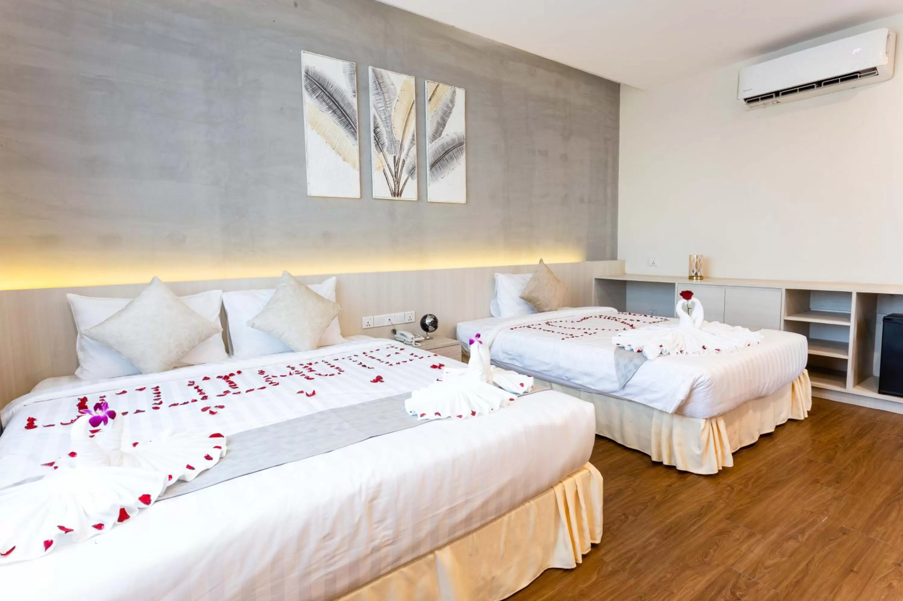 Photo of the whole room, Bed in Joli Hotel