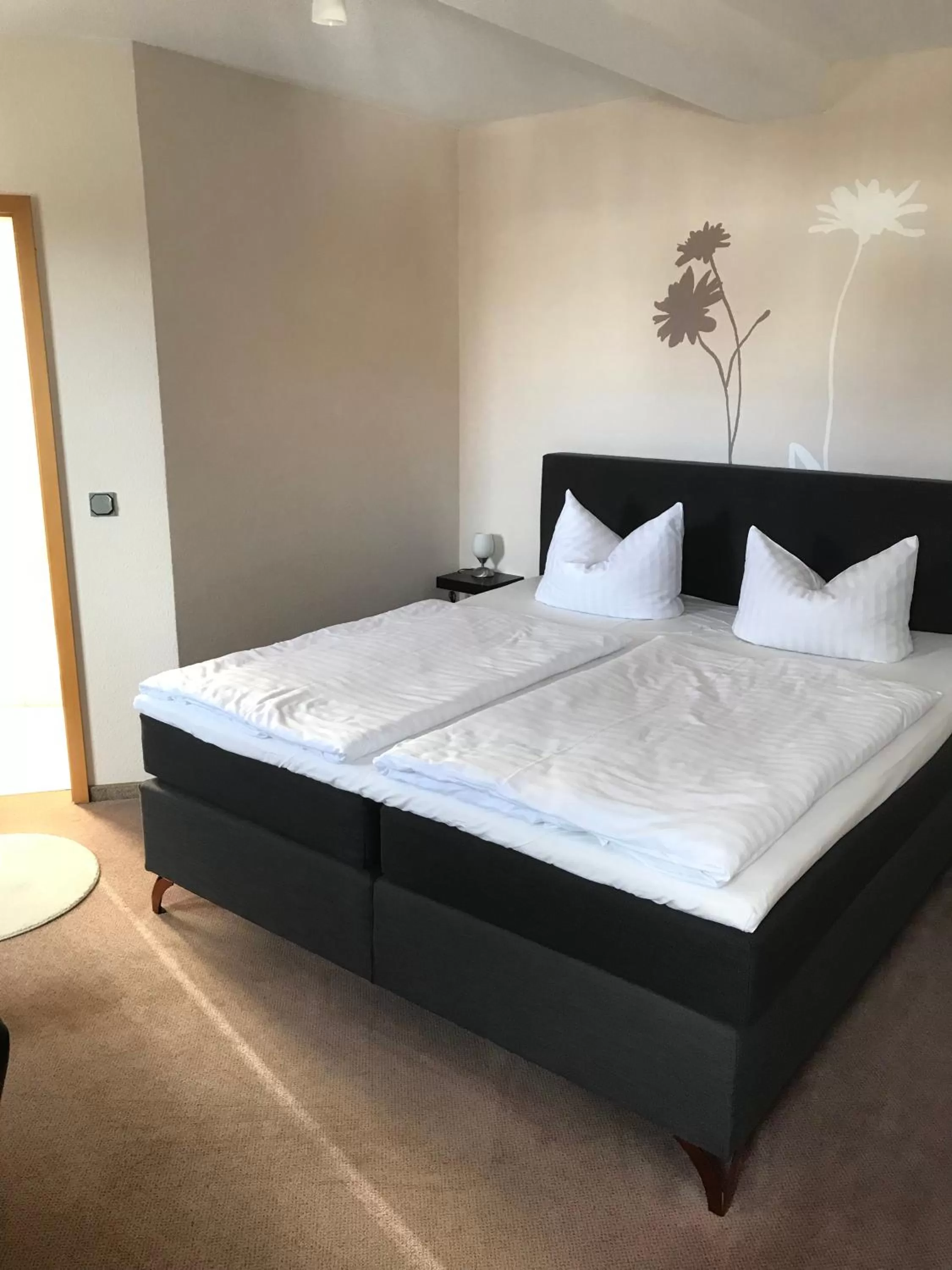 Photo of the whole room, Bed in Hotel am Maibaum