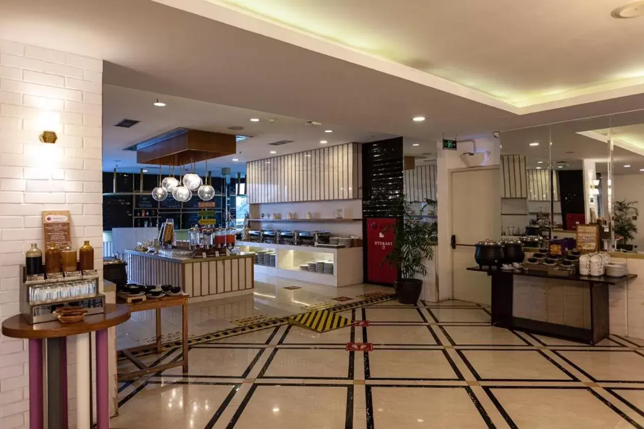 Restaurant/Places to Eat in Shakti Hotel Bandung