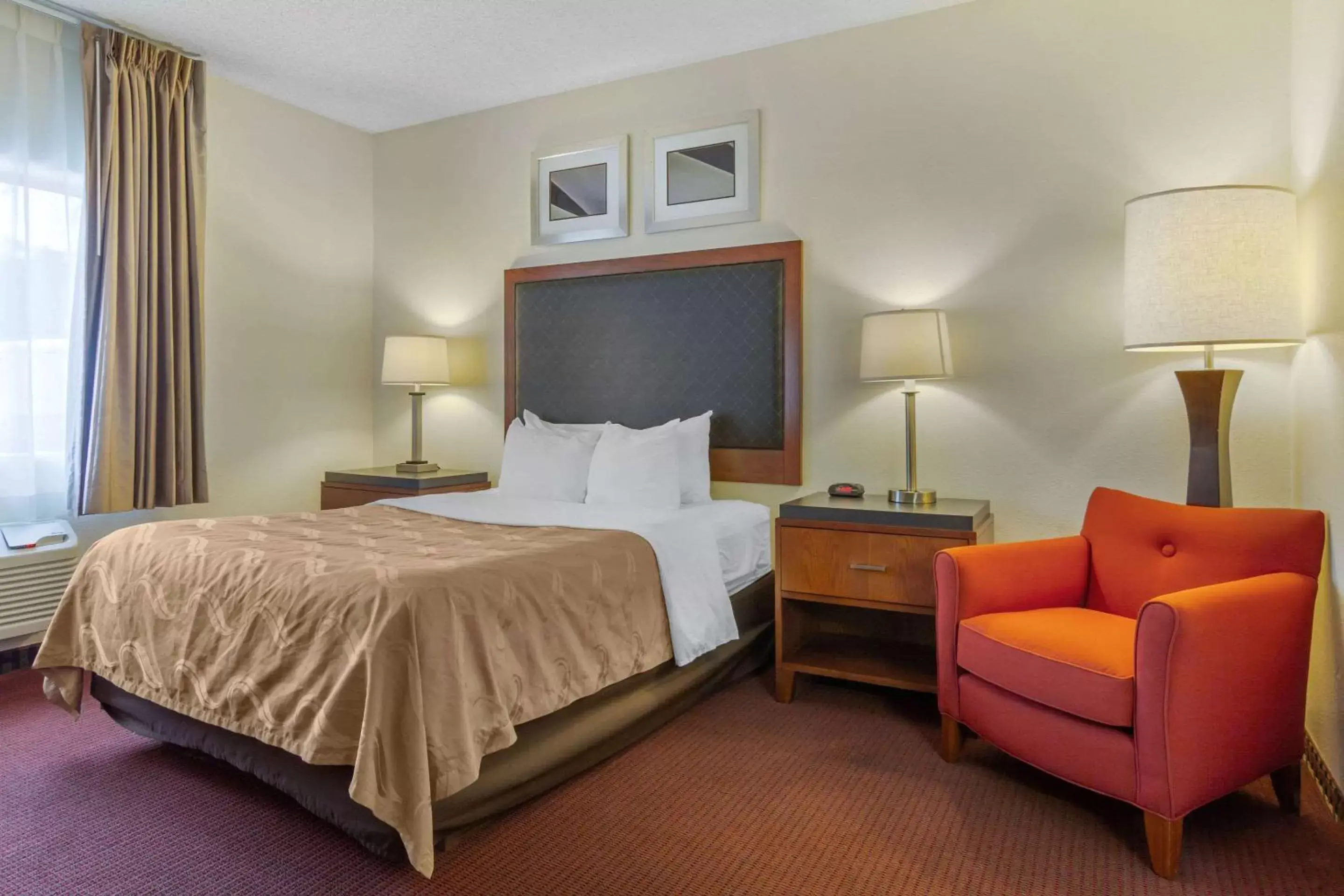 Photo of the whole room, Bed in Quality Inn & Suites Lakewood - Denver Southwest